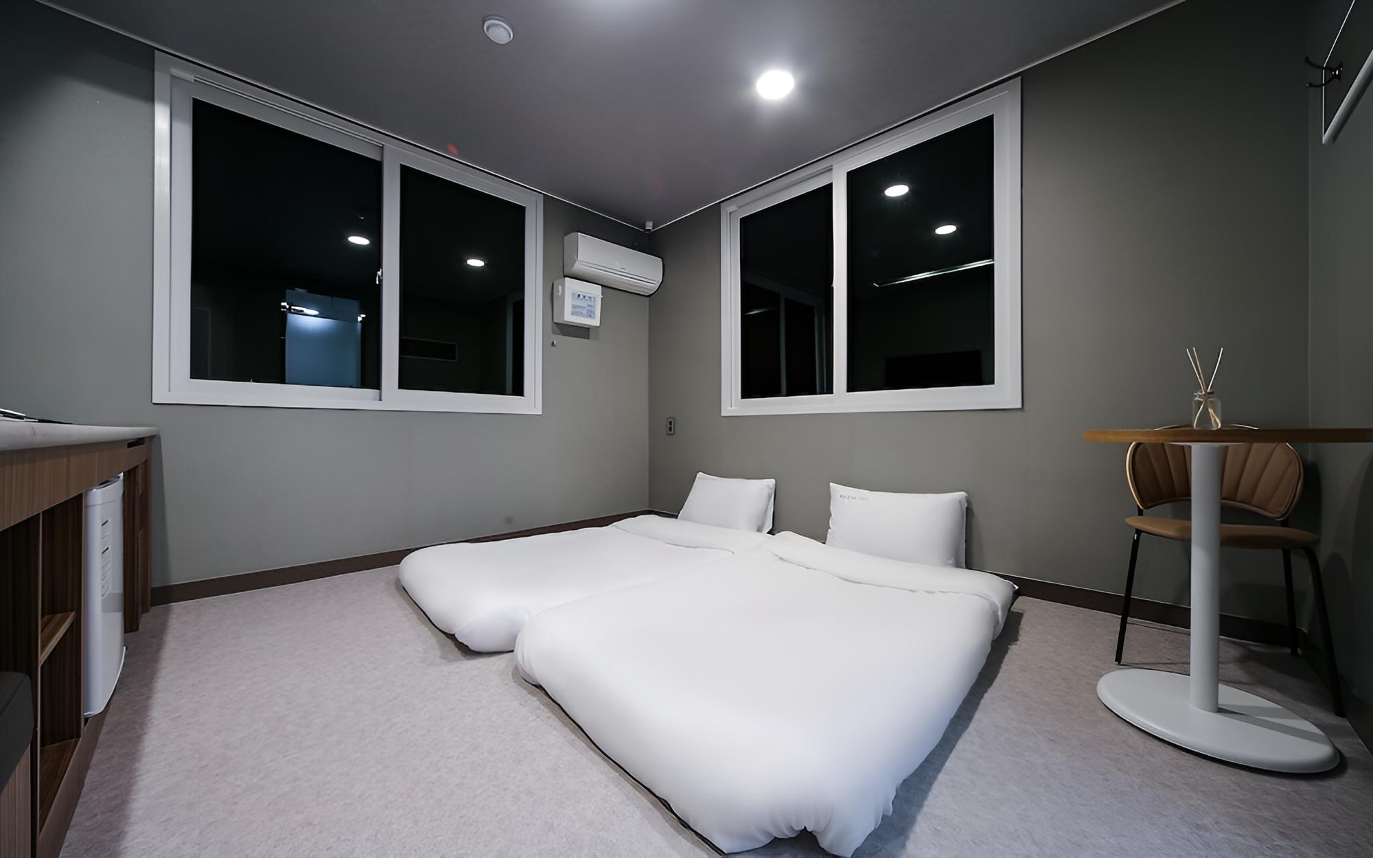 Room (Korean-style room (ondol/luxury ameni)