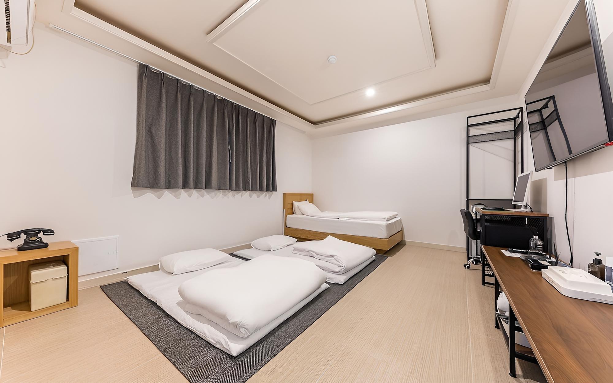 Room (Ondol Room)