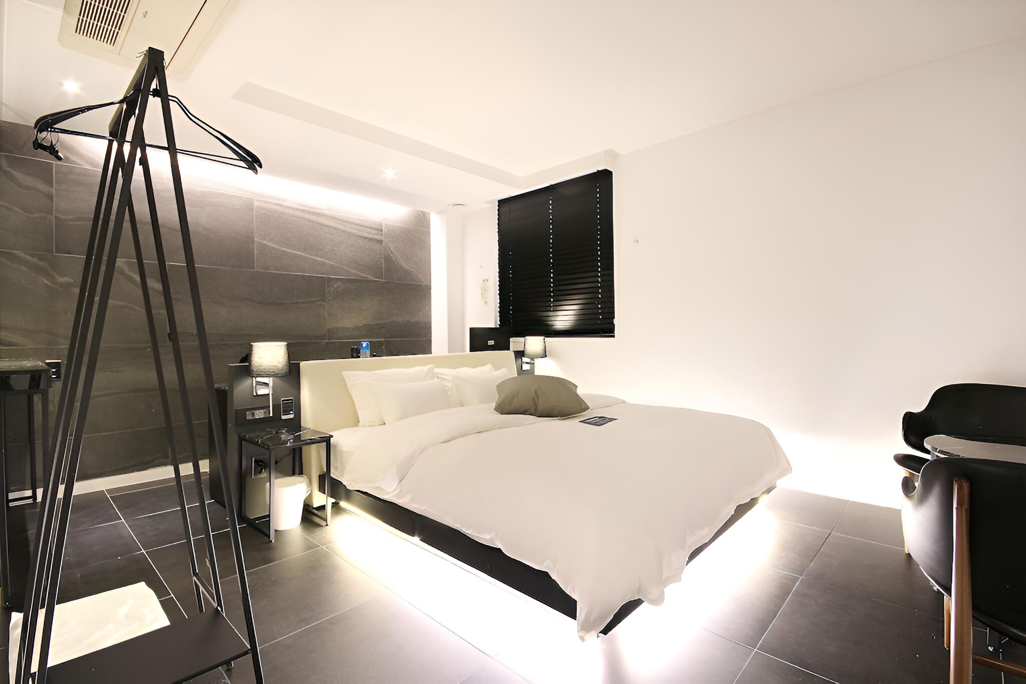 Room (Suite (Styler Jetted Spatub)(OTT King) - Photo 9