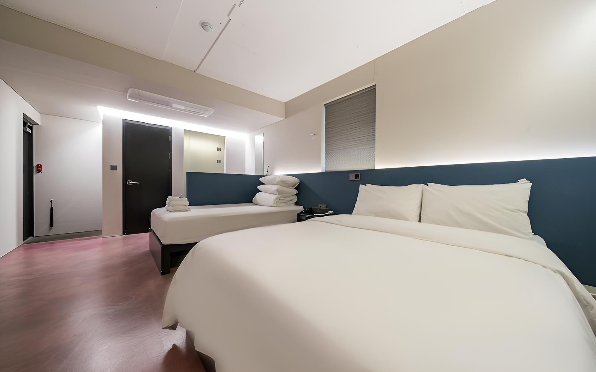 Room (Standard Twin (walking only Netflix a)