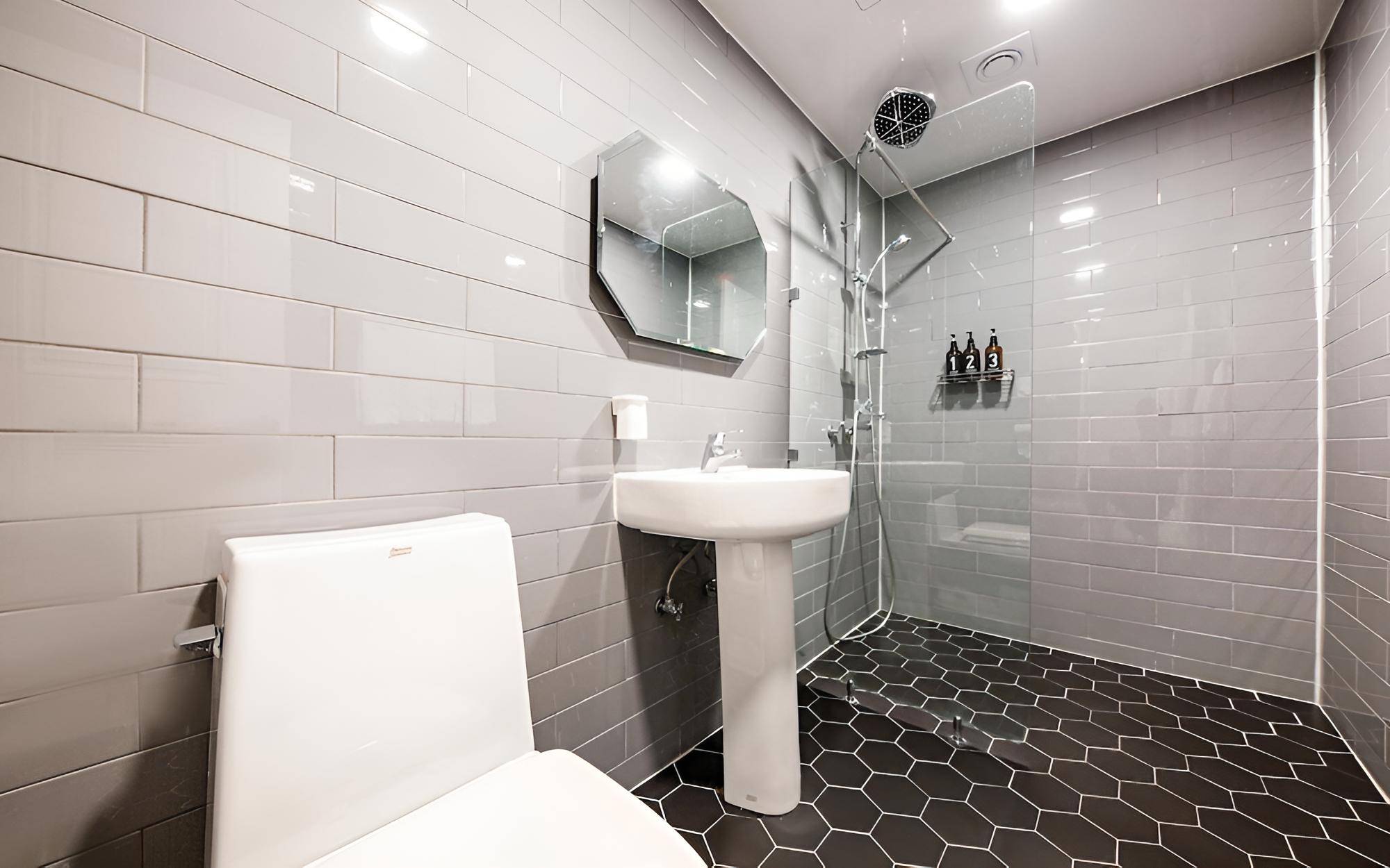 Room (Natural Double (Dayuse)) - Photo 8