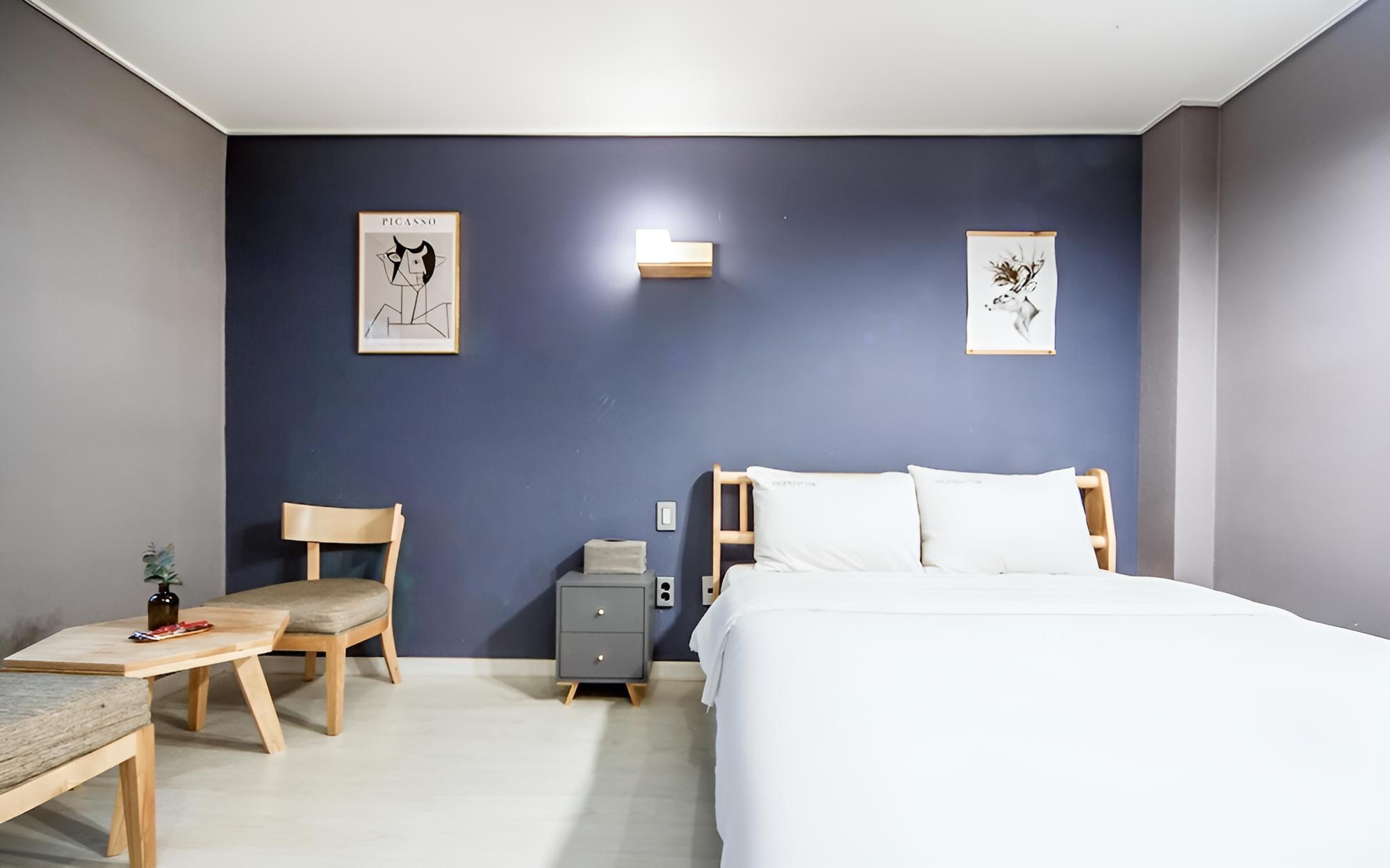 Room (Standard (non-smoking Netflix availab) - Photo 8