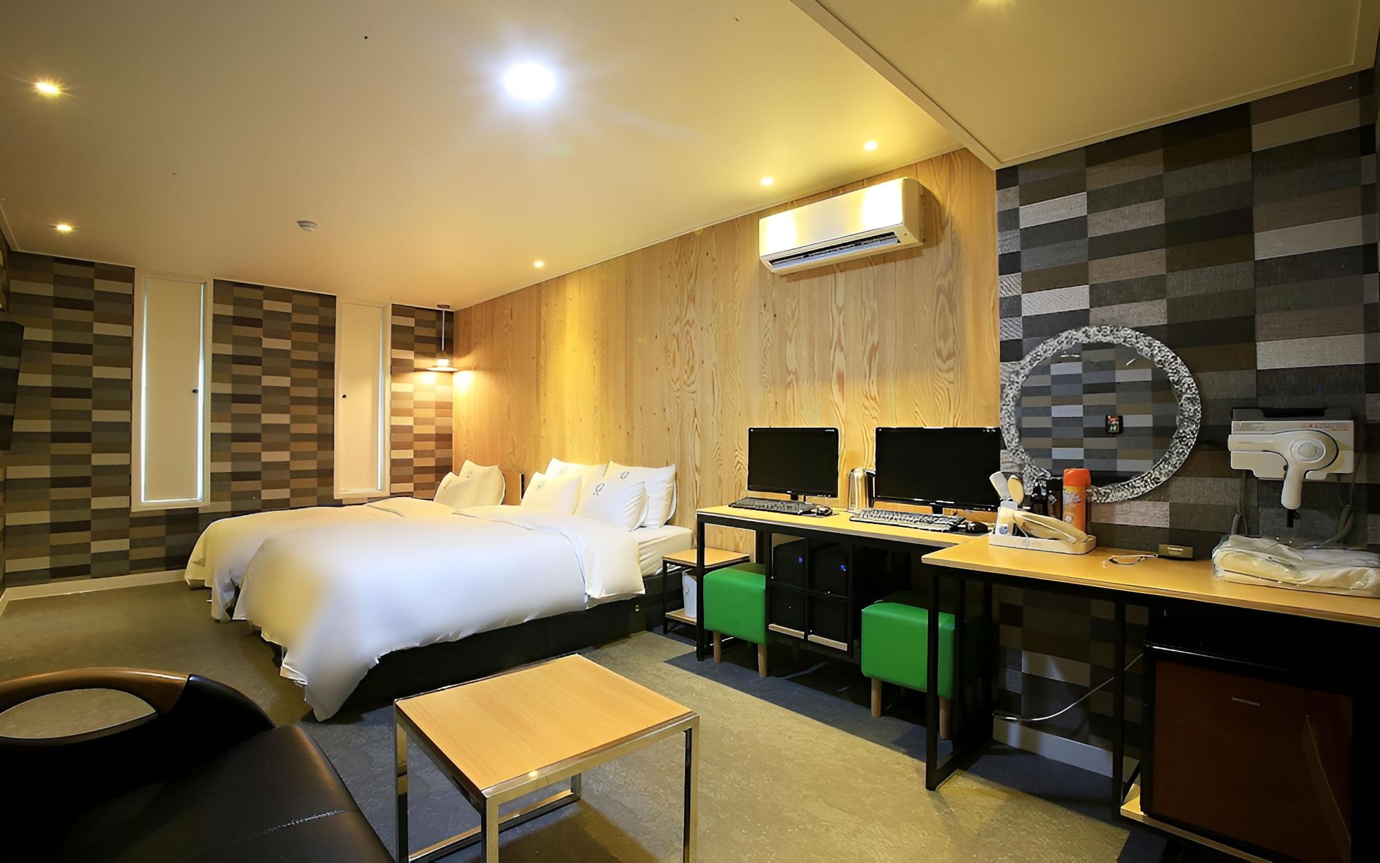Room (Premium Twin (OTT Styler)) - Photo 18