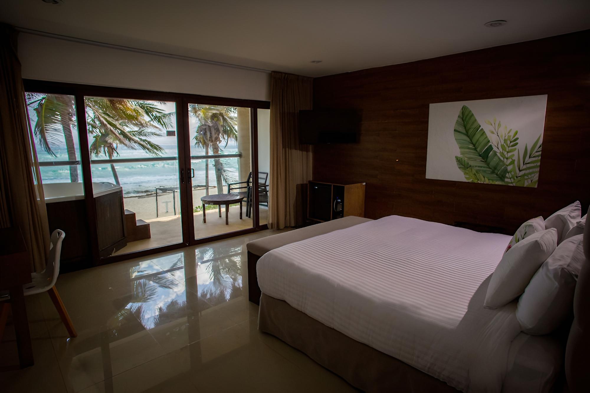 Beach front bungalow with Jacuzzi