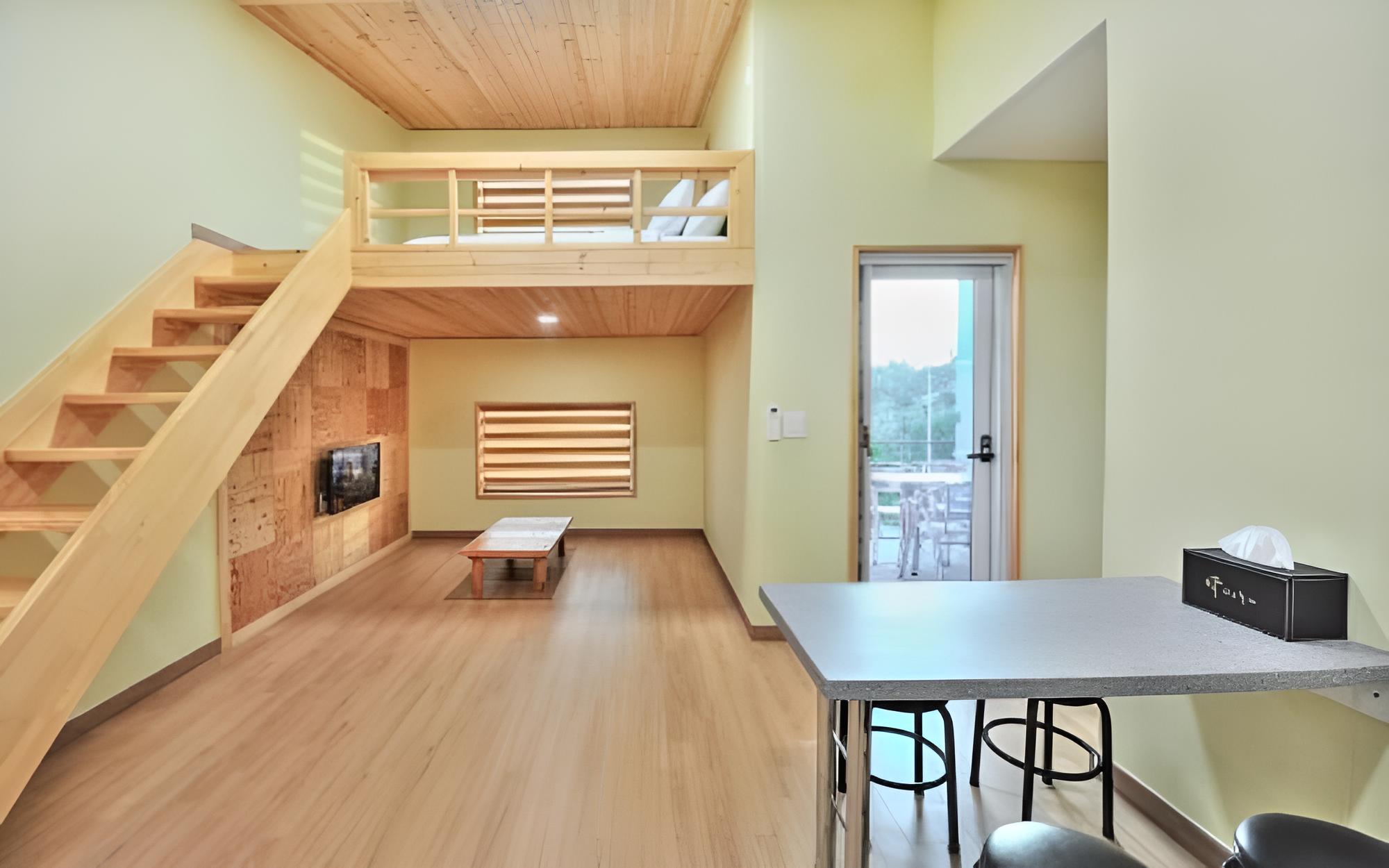 Room (Ayoung Room 201 (Duplex))