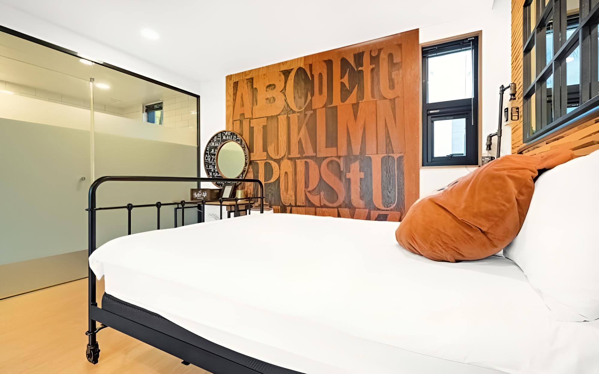 Room (Building C-Room 303 (1F Simple Cookin)