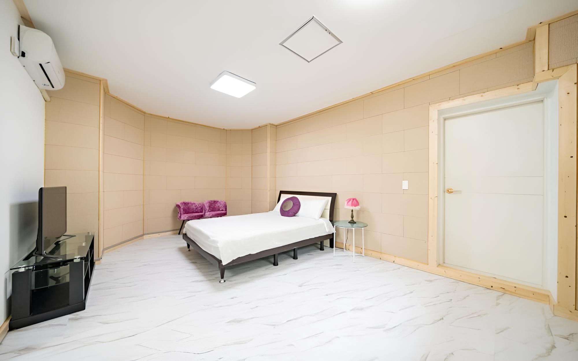 Room (Lavender (Pets Friendly))