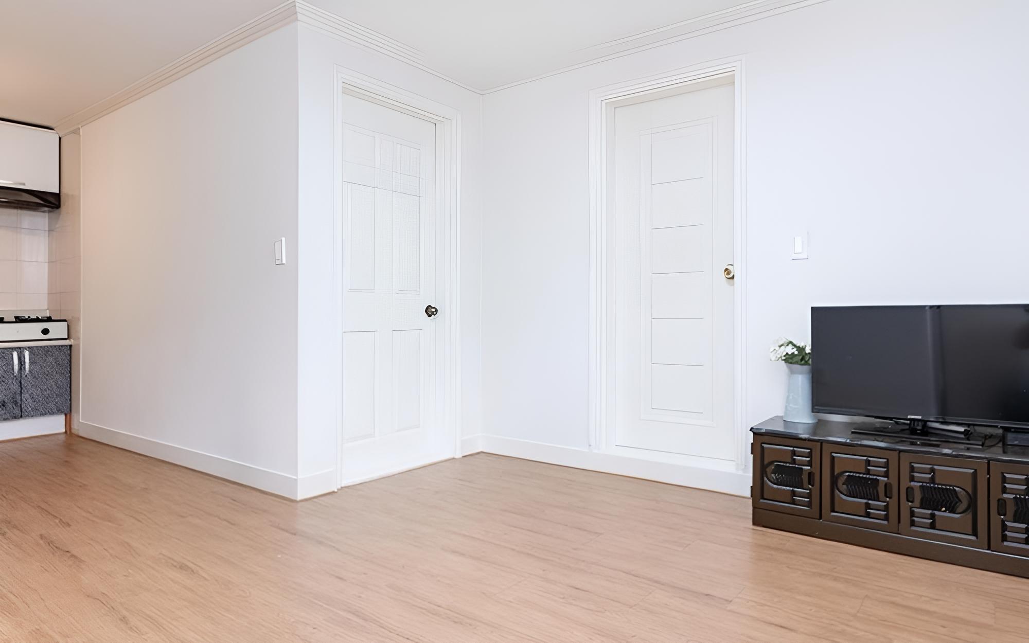 Room (Pearl)