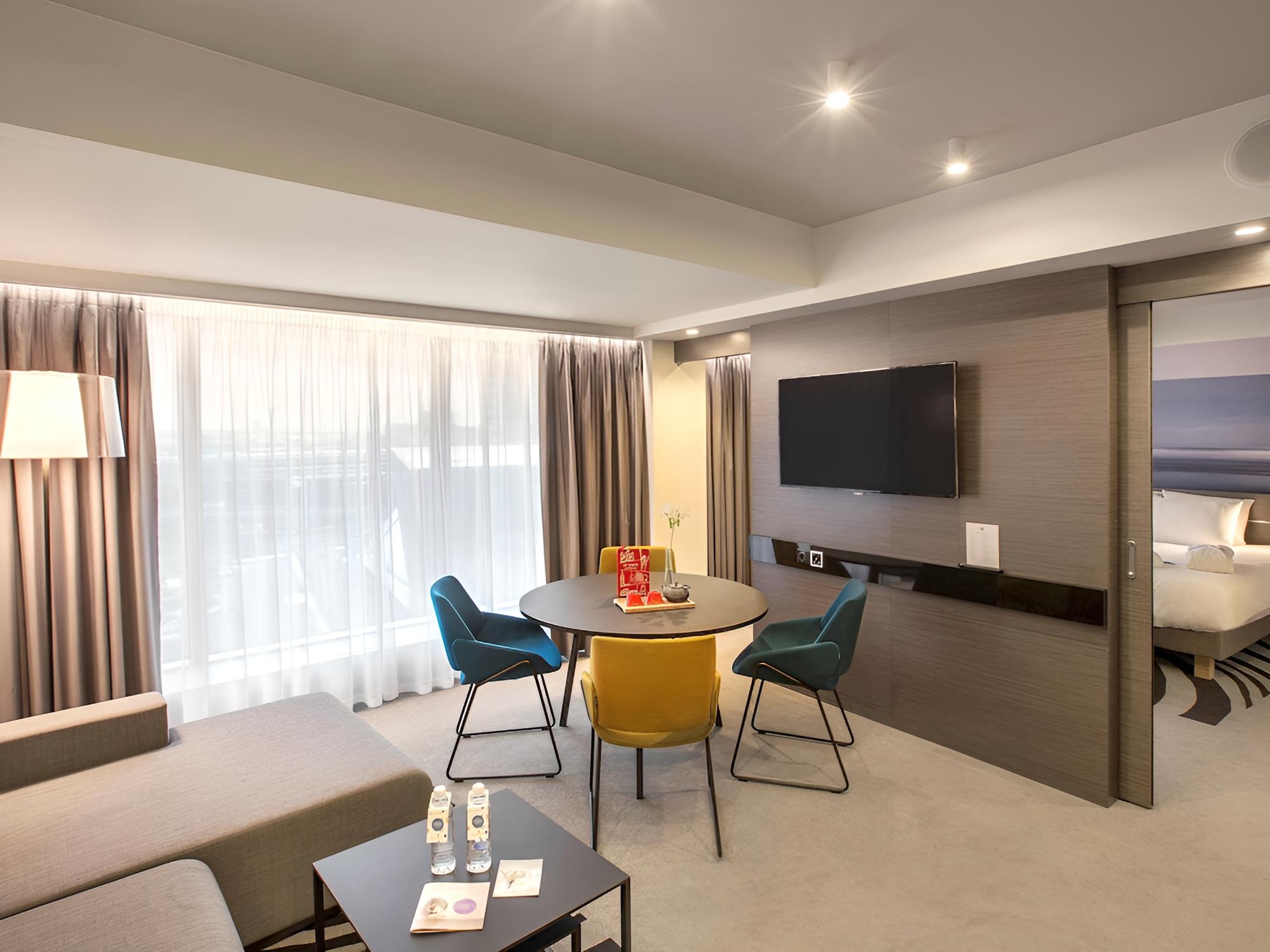 Junior Suite, 1 King Bed with Sofa bed
