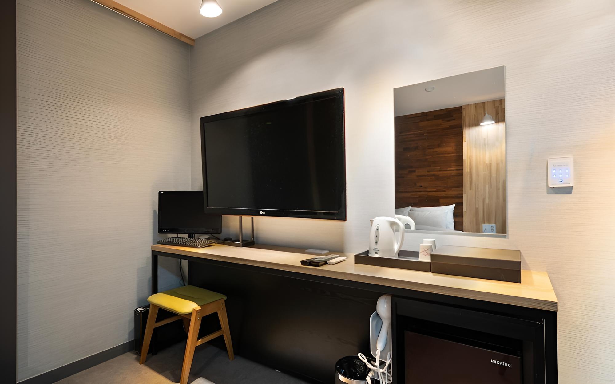 Room (Deluxe Gaming PC) - Photo 5