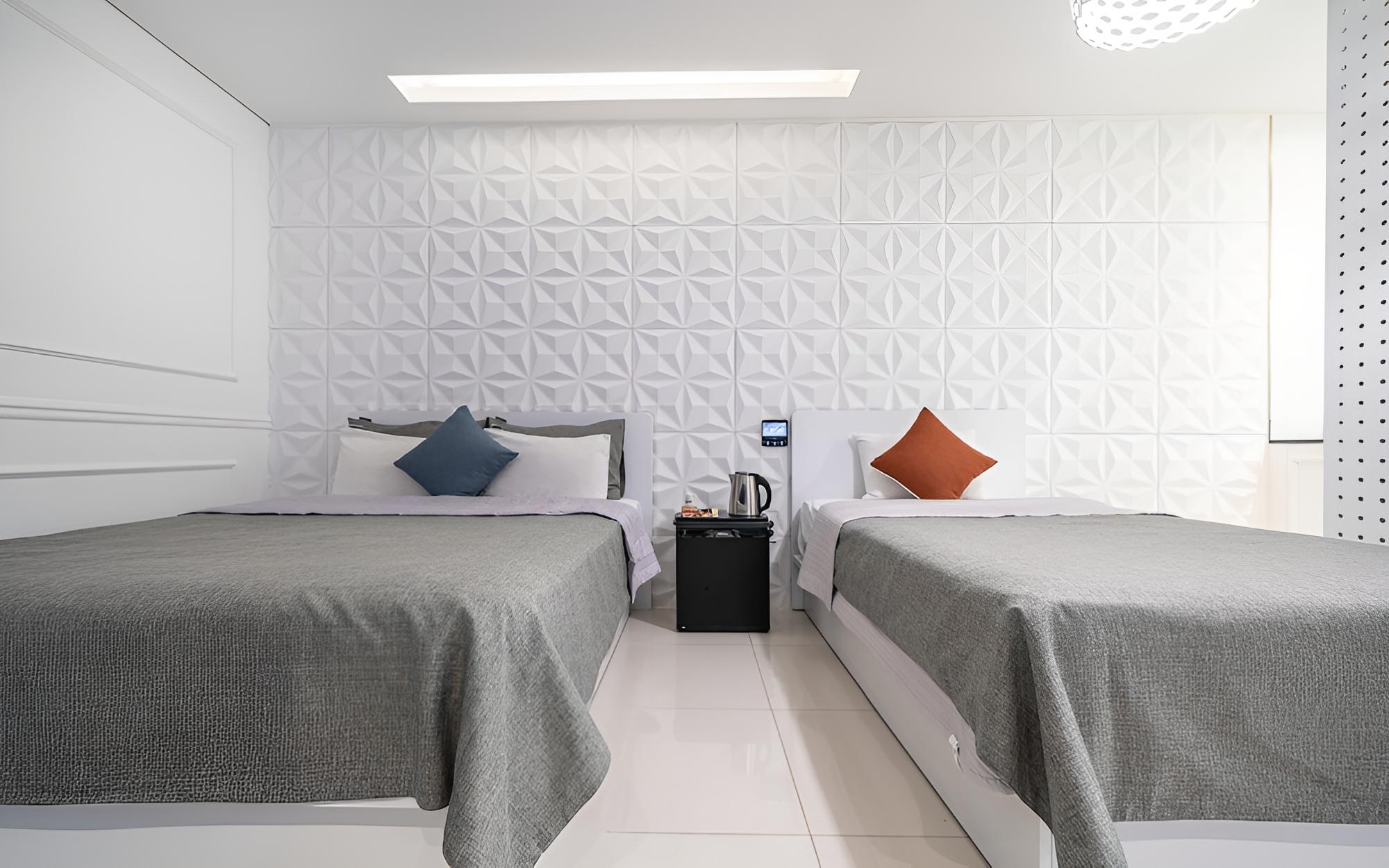 Room (Twin (No 9 3 people)) - Photo 3