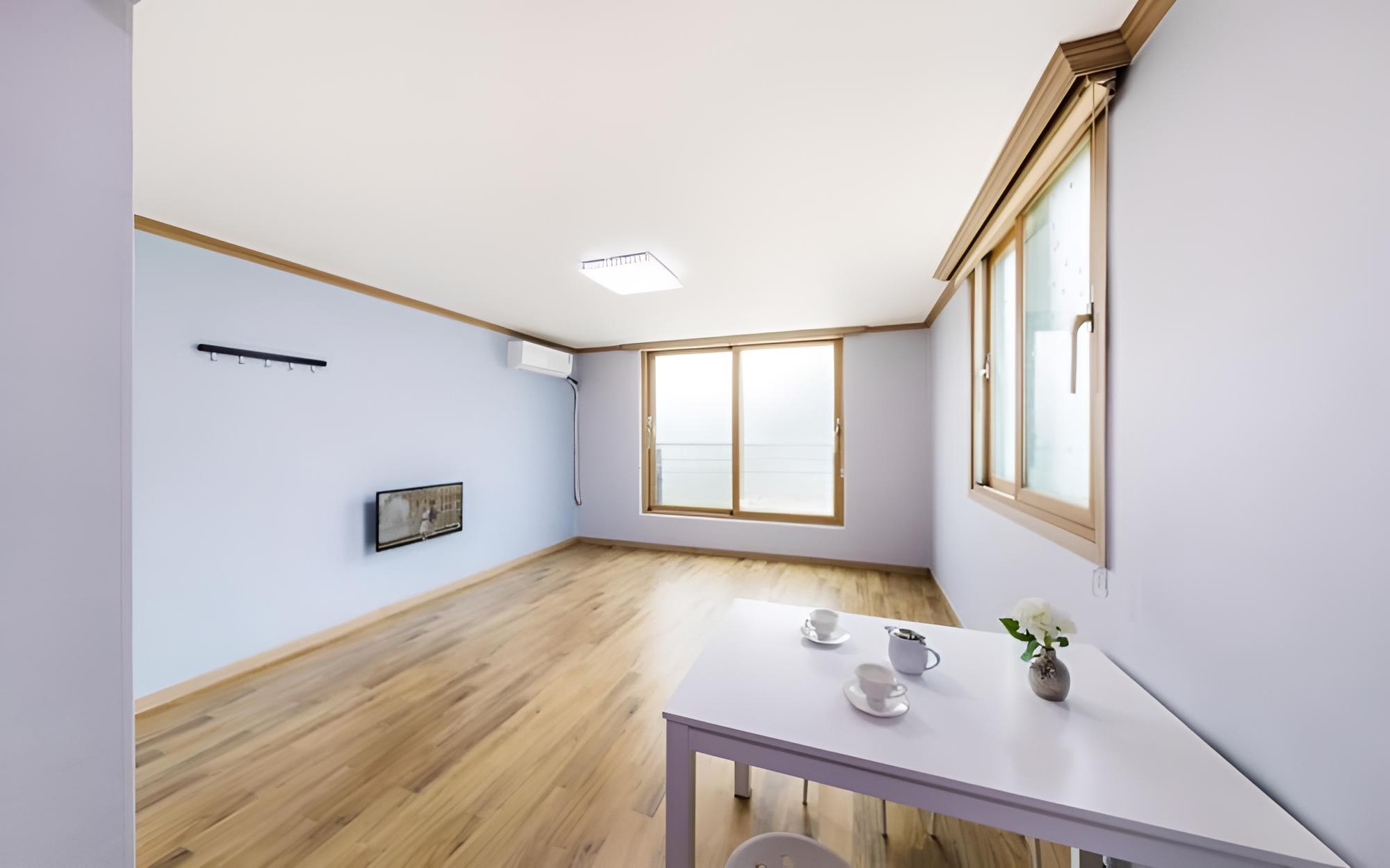 Room (Room 302 (4/5 person Ondol))