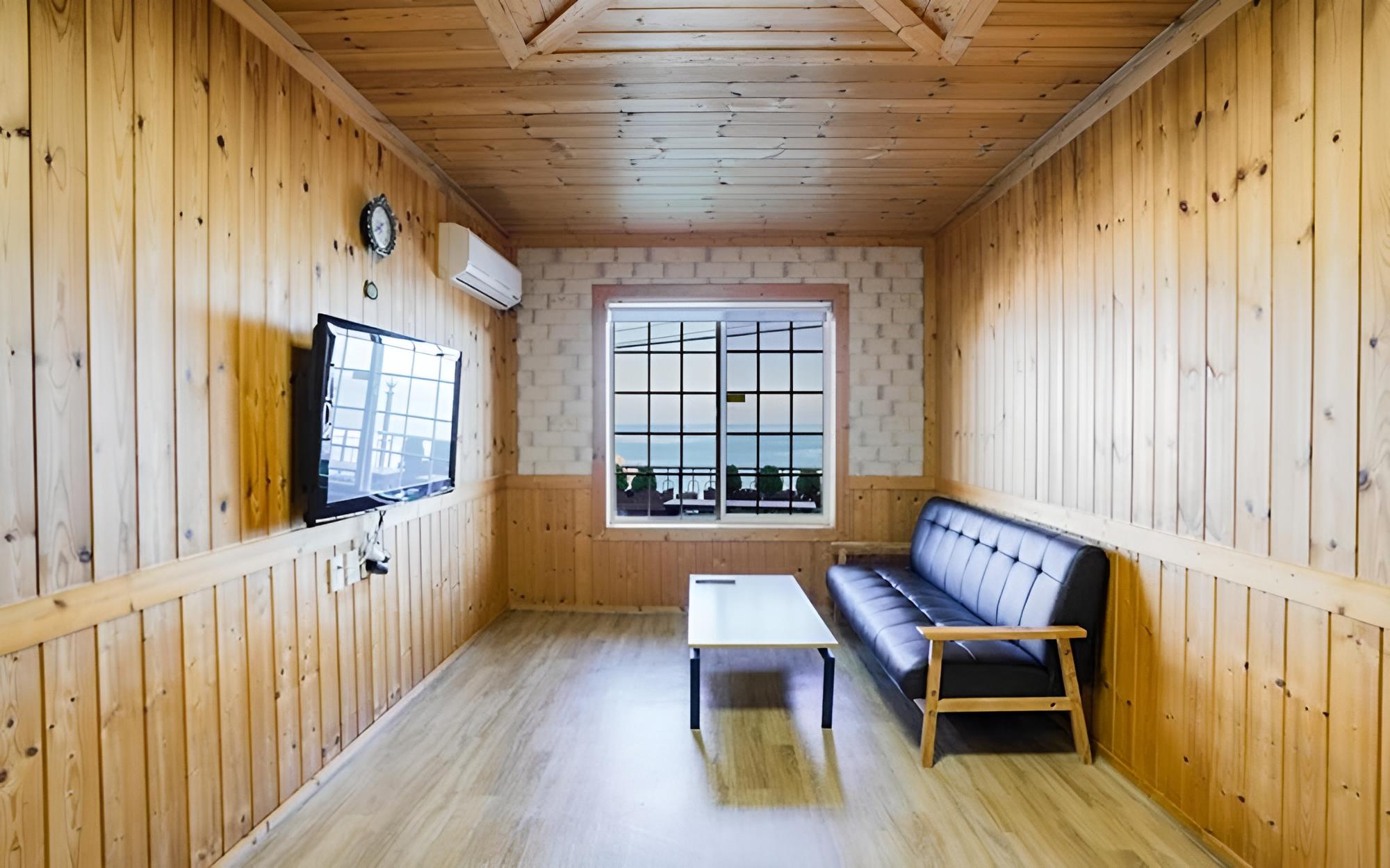 Room (Building B 101)