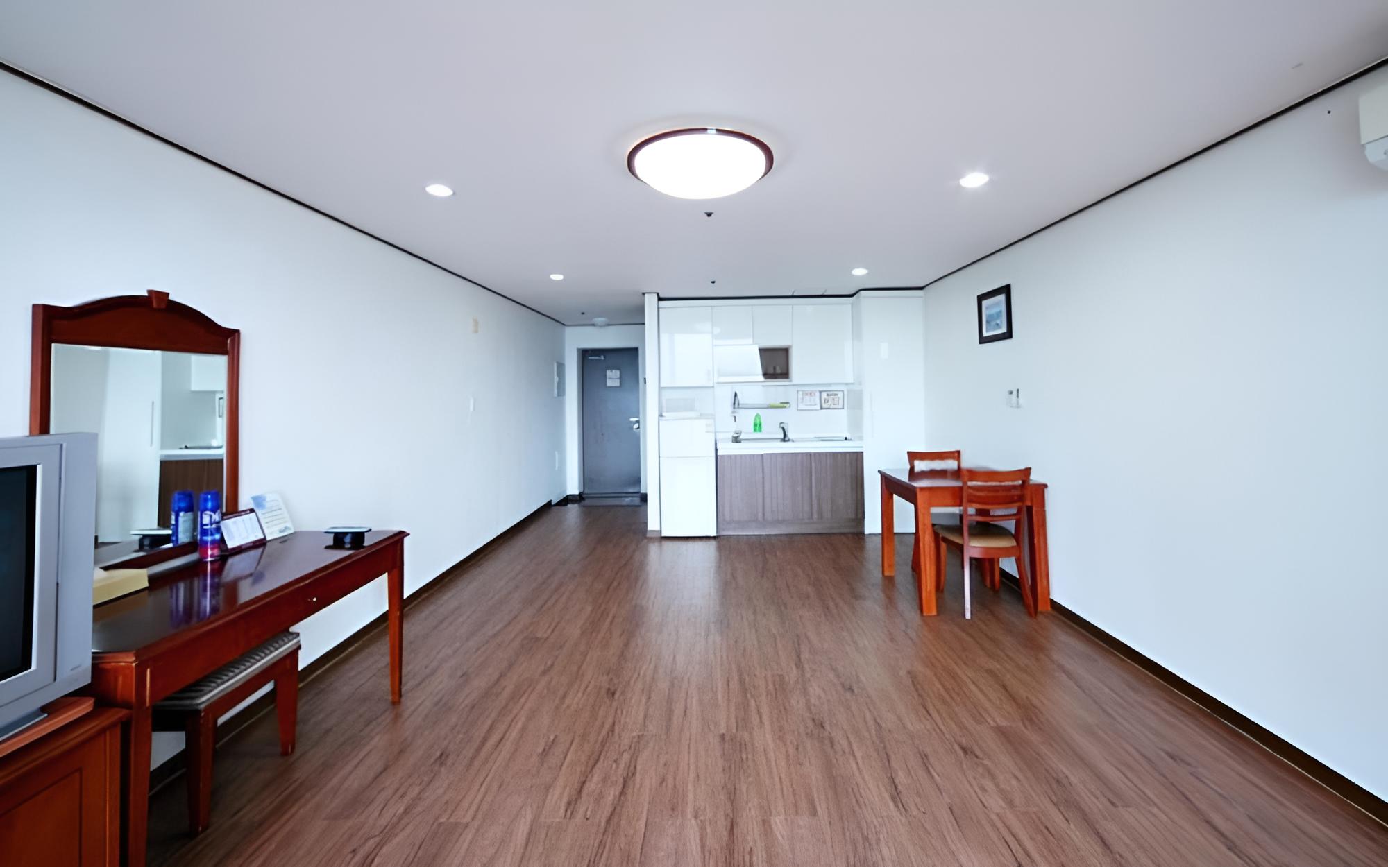 Room (33 pyeong ocean view)