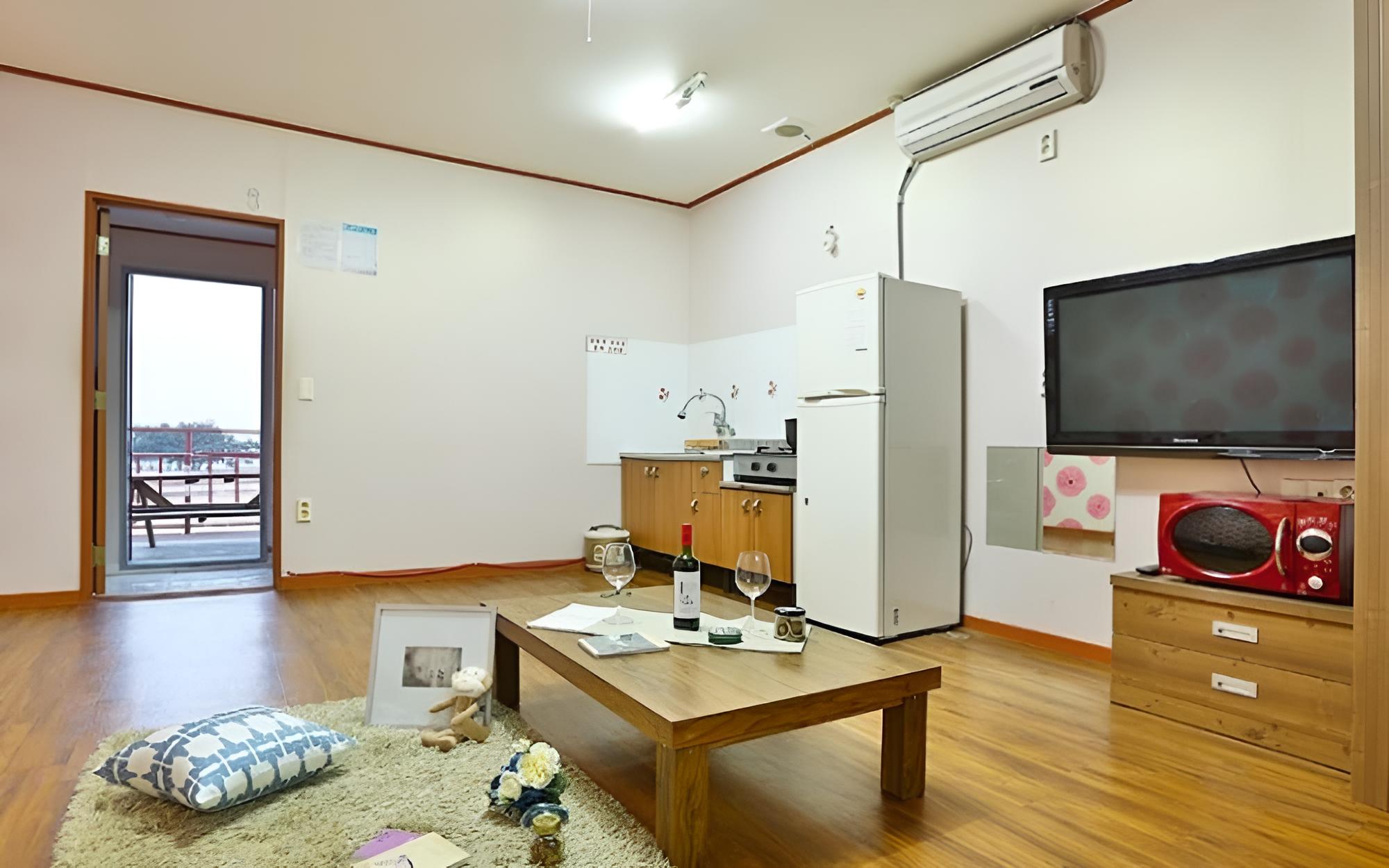 Room (Pine tree)