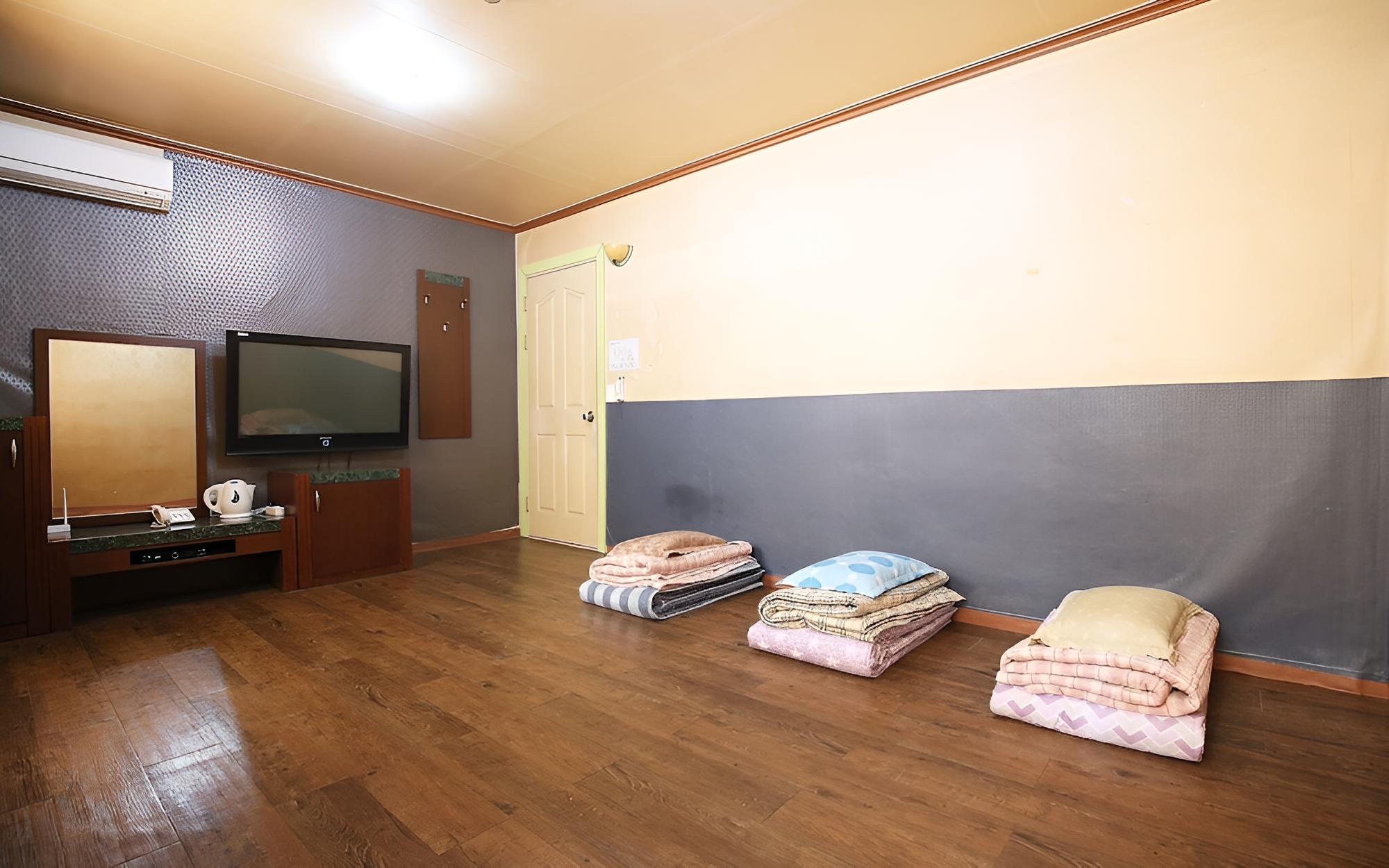 Room (Ondol (Additional charge of KRW 5000 ) - Photo 10