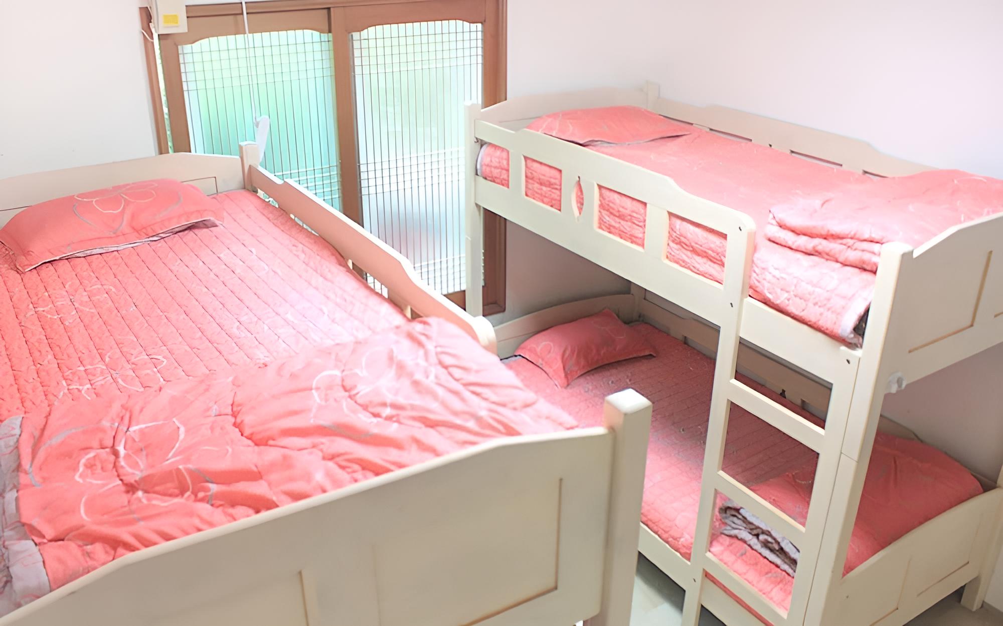 Room (4 Female Dormitory)
