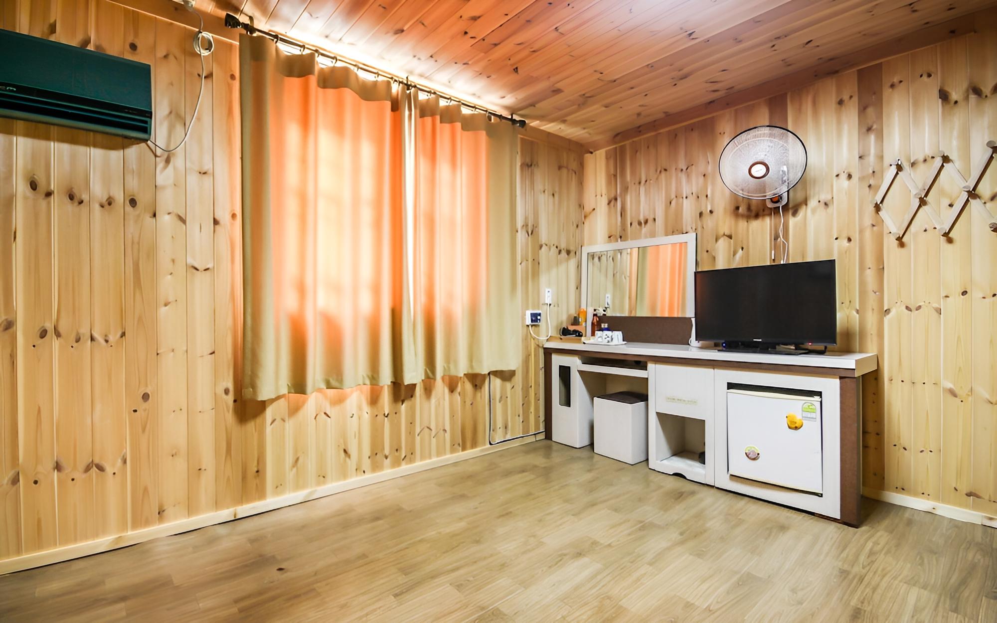 Room (Korean-style Ondol Room)