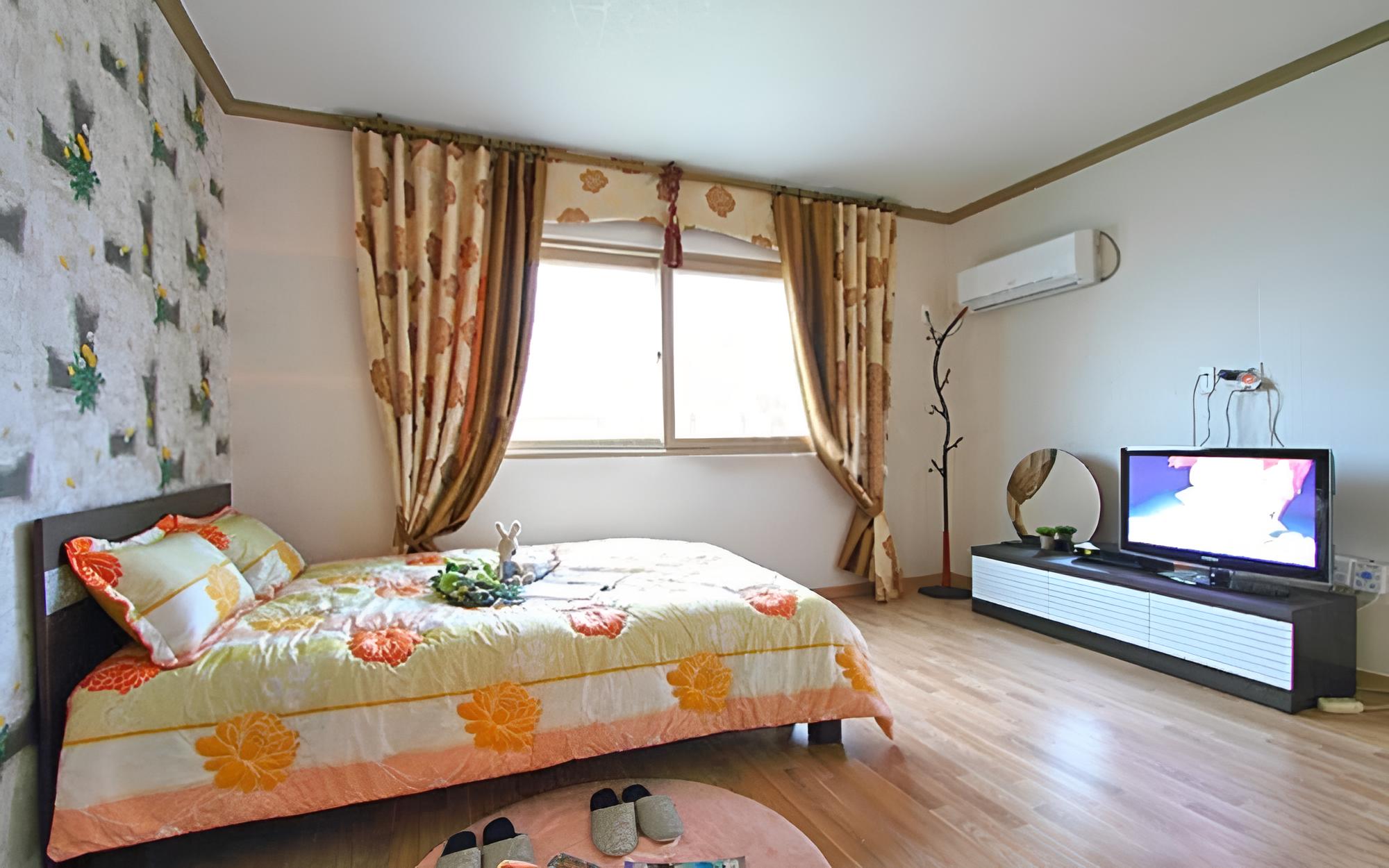 Room (Room 202) - Photo 3