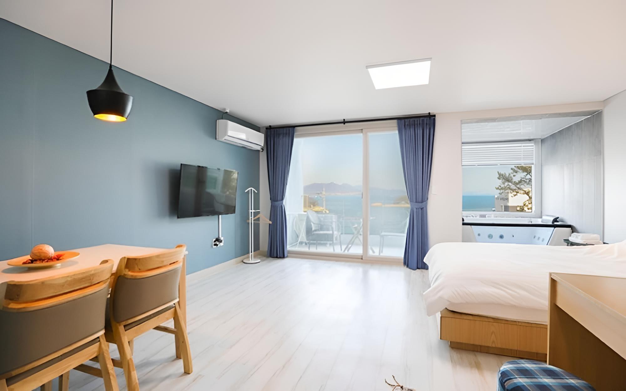 Room (Room 202 (Spa Ocean View))
