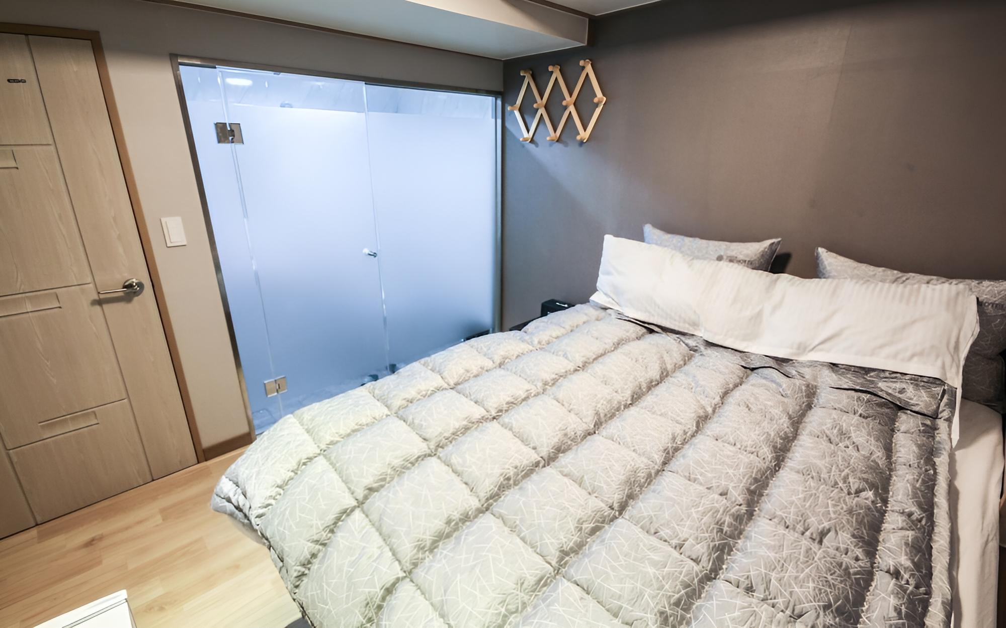 Room (Standard Room A (no parking Netflix p)