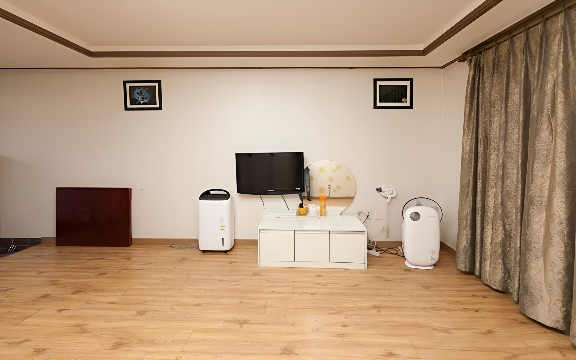 Room (Dadong 202 (bedroom))