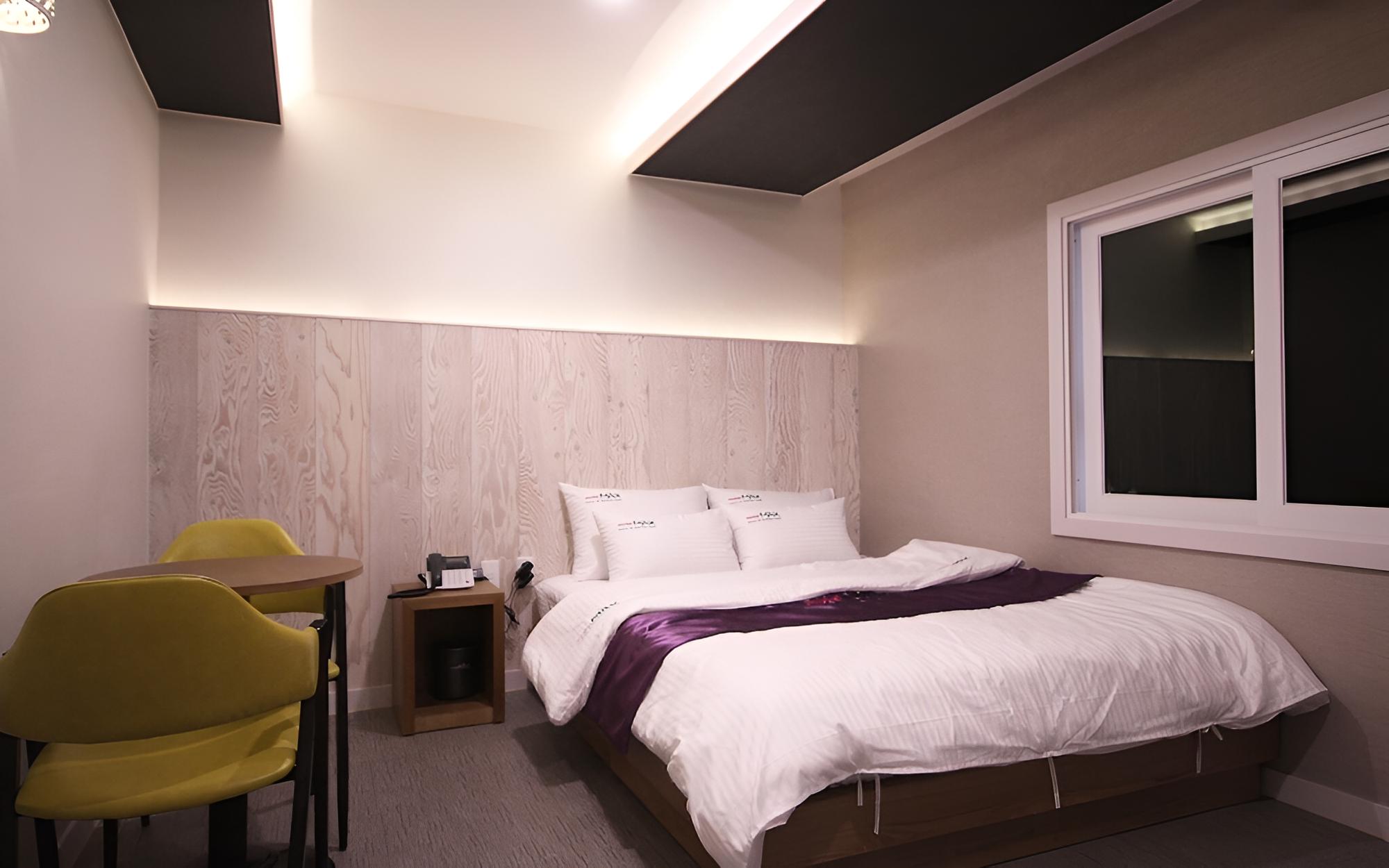 Room (Business Room (16:00-Fast Admission))