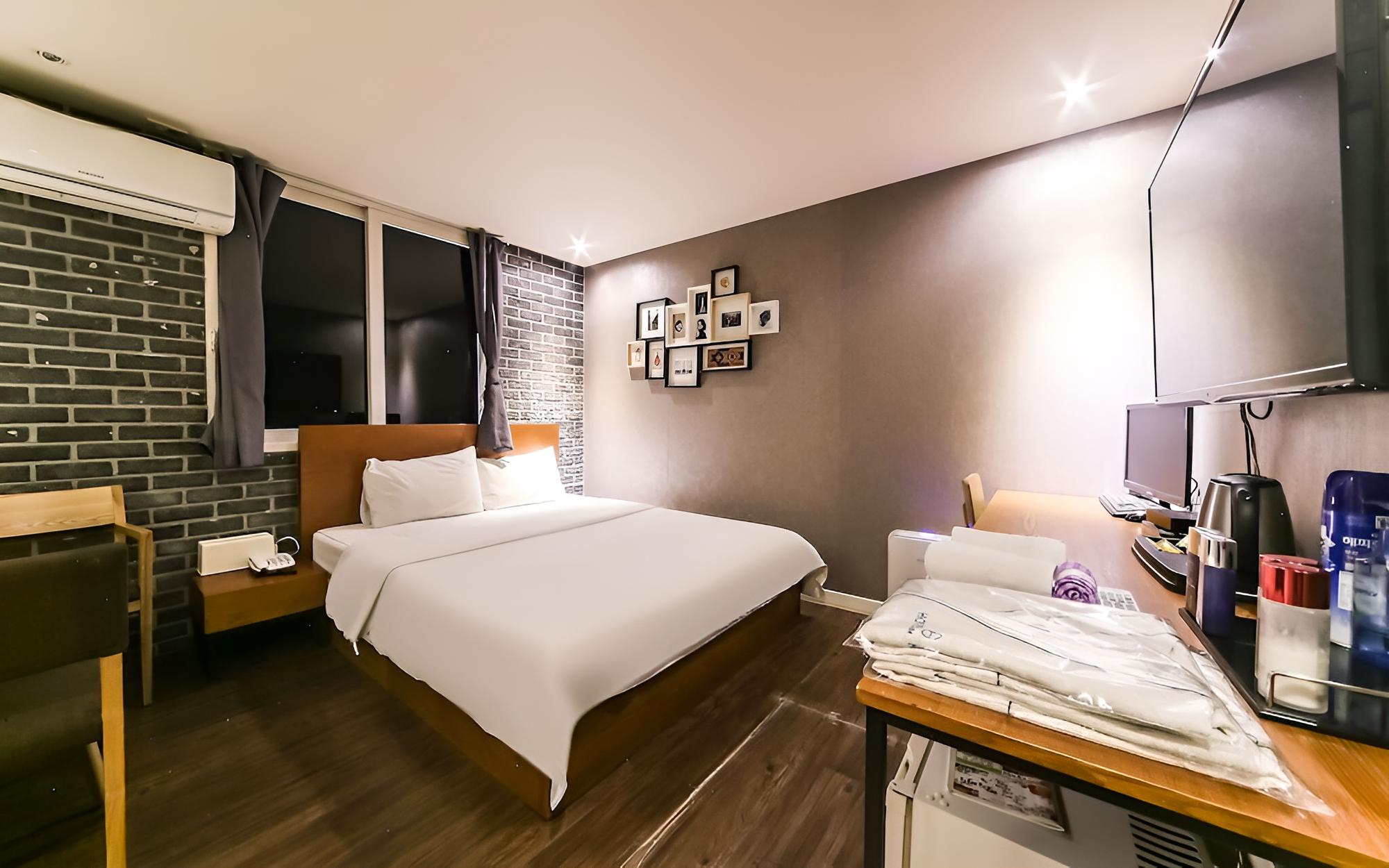 Room (Standard (breakfast provided (toast/c) - Photo 4