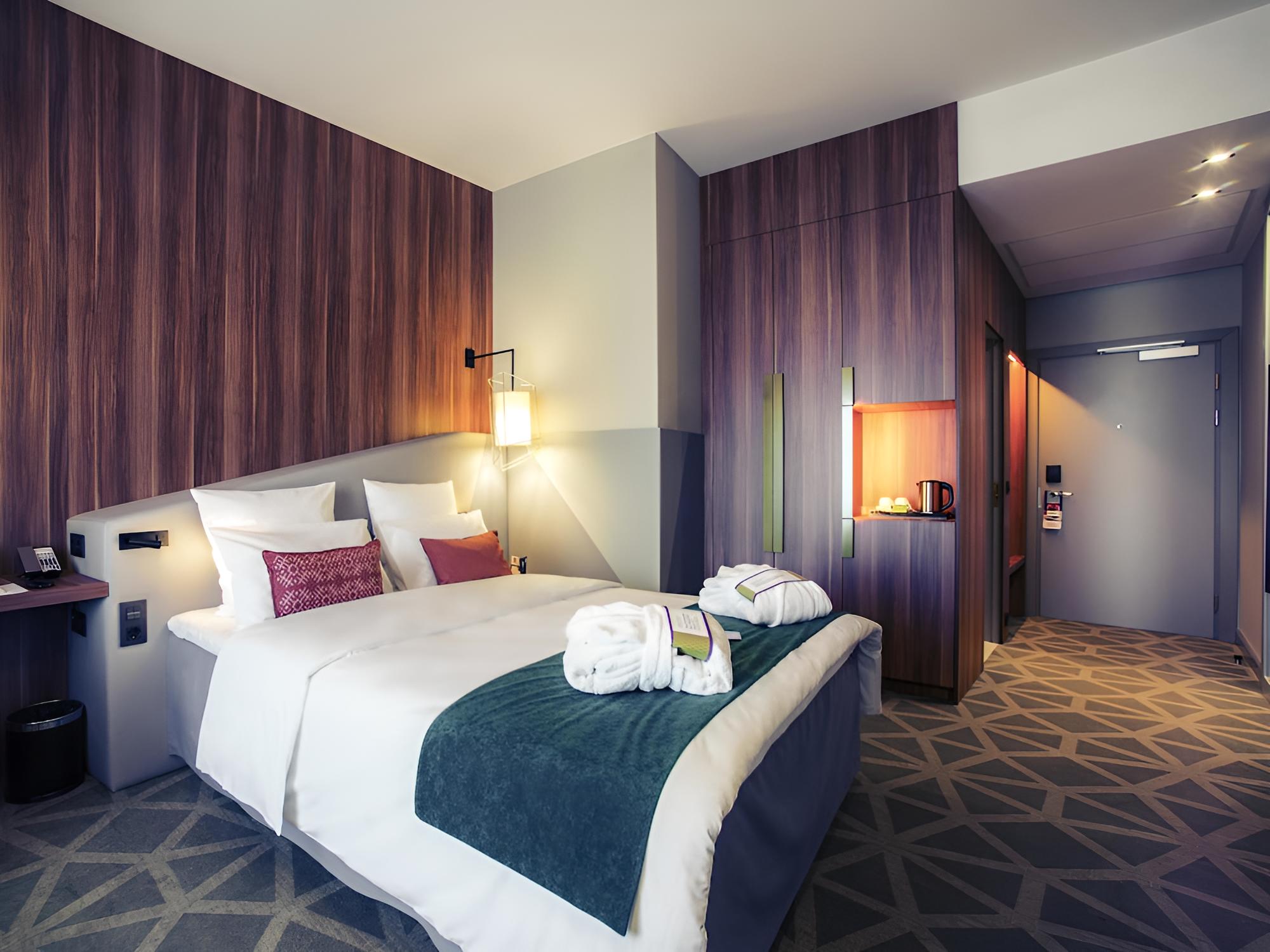 Standard Room, 1 Queen Bed photo 2