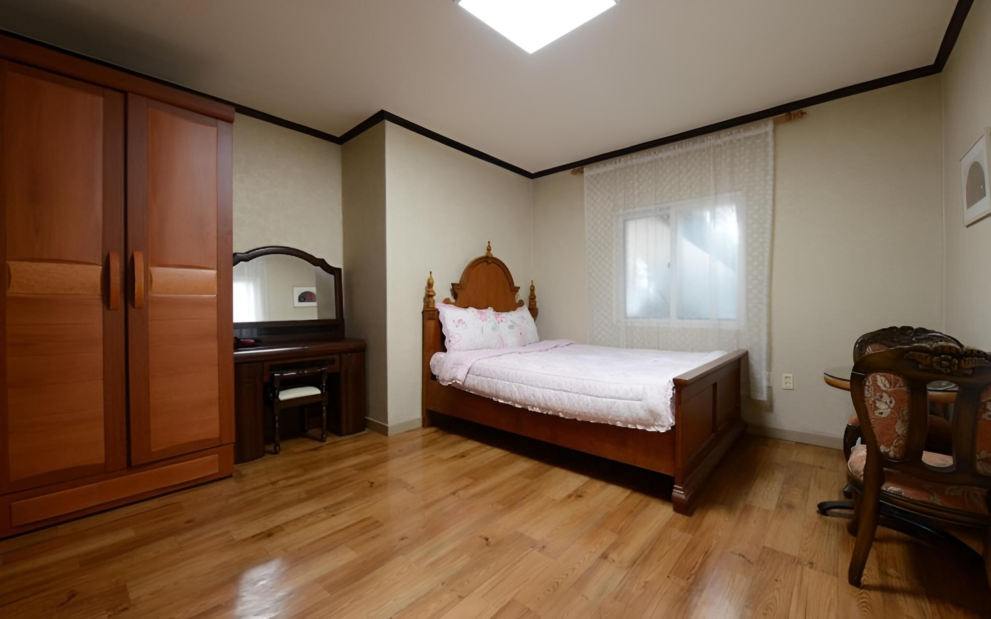 Room (Unshared House)