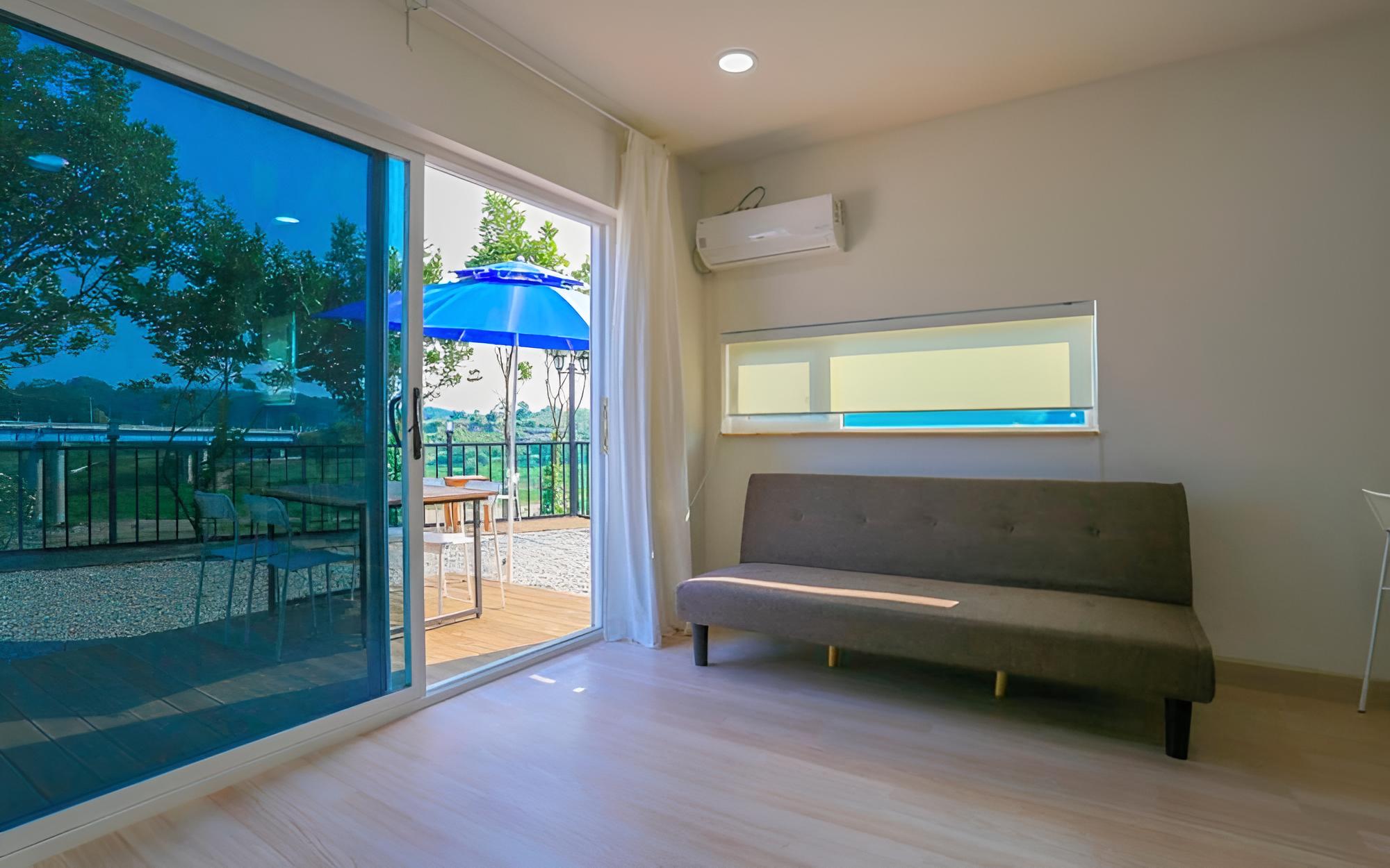 Room (Room 2 (Duplex Unshared House))