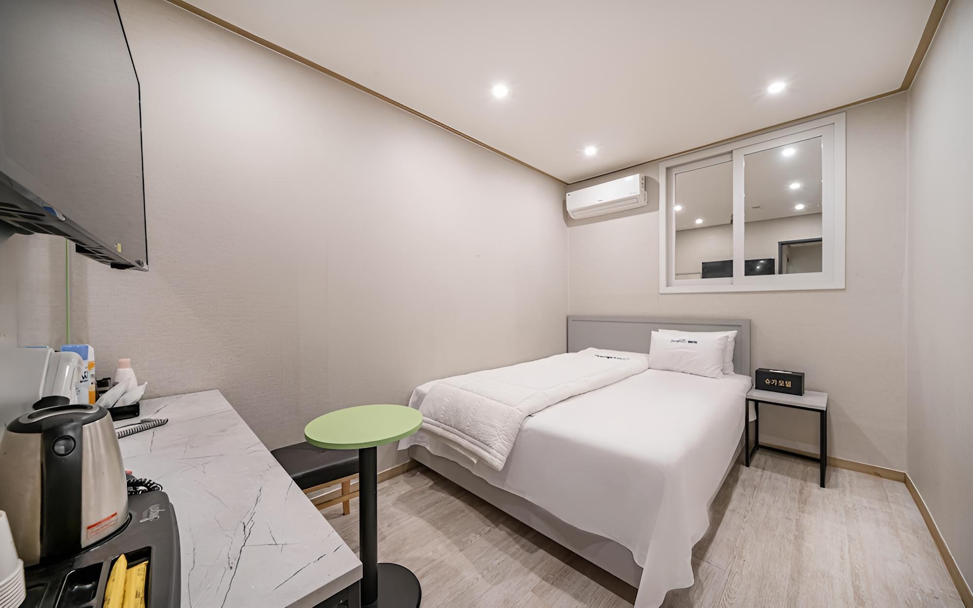 Room (Ondol + bed)