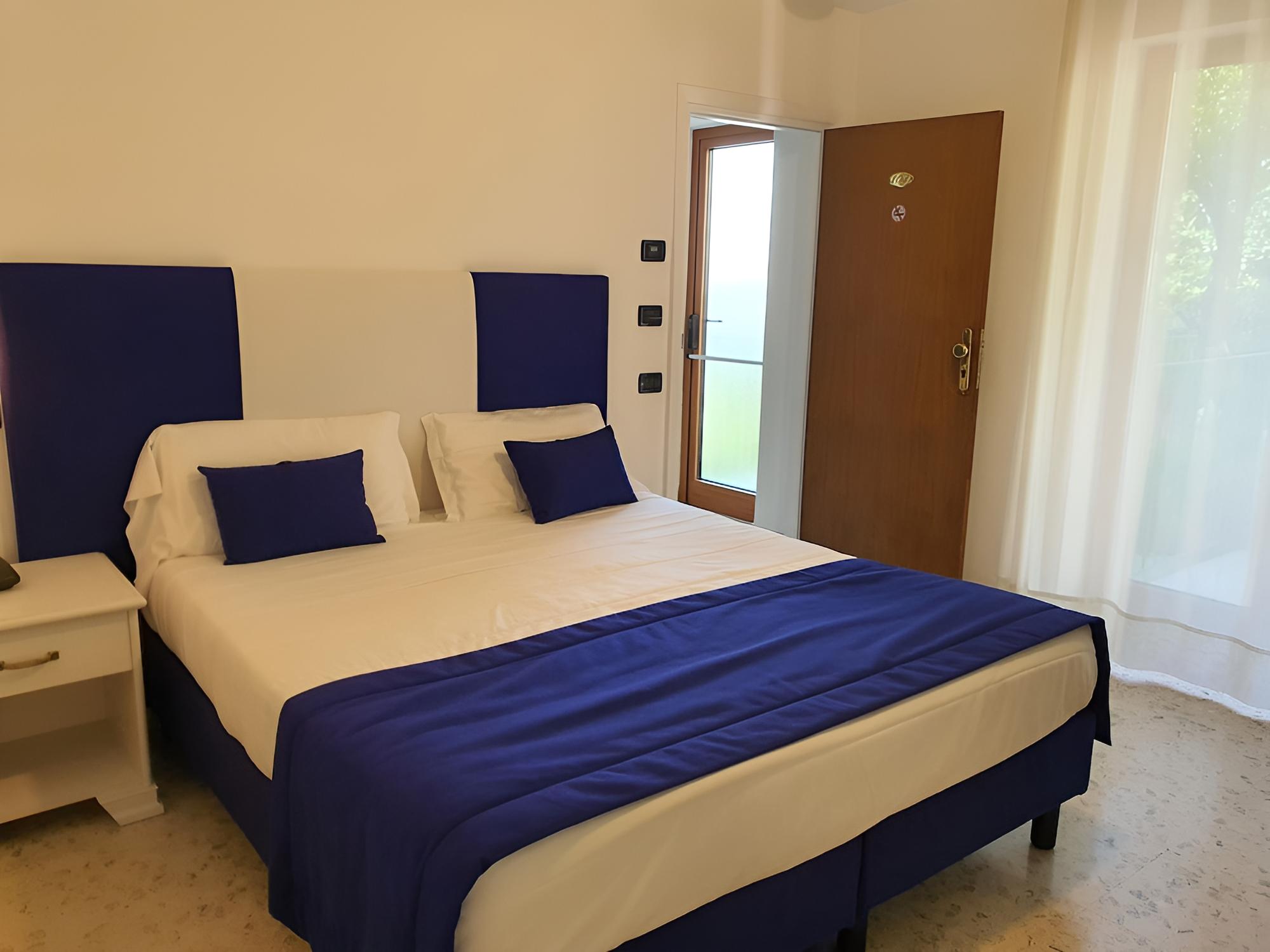 Standard Double Room, Garden View