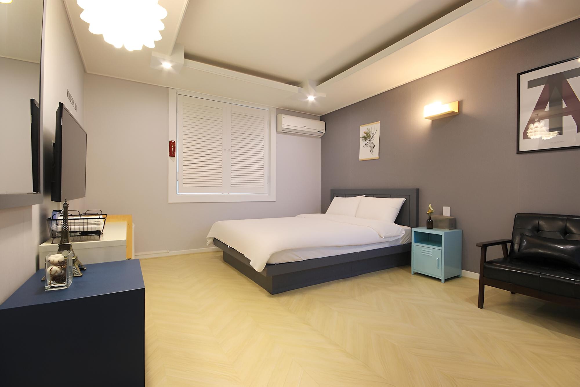 Room (Deluxe (Non-smoking Netflix available) - Photo 10