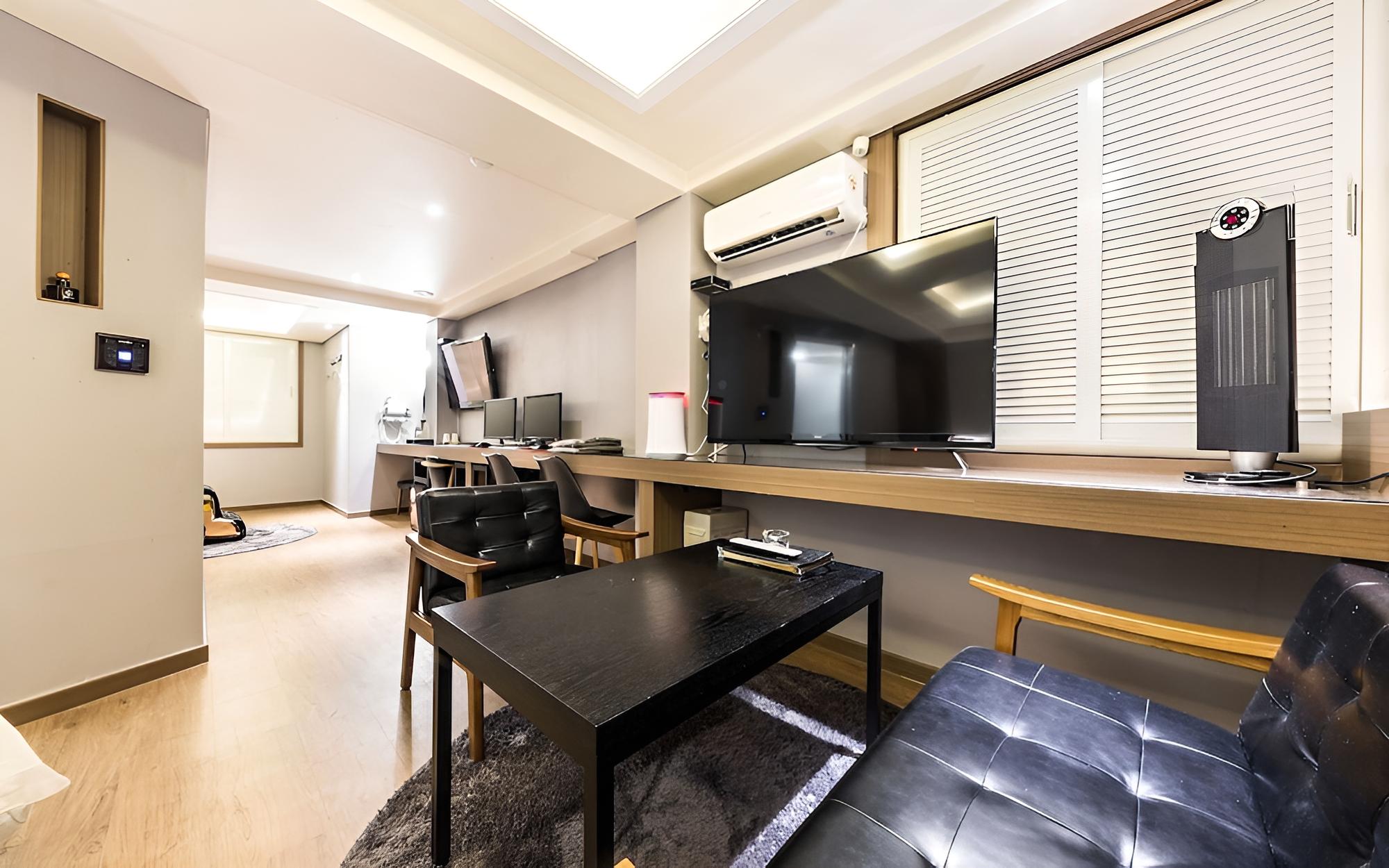 Room (VVIP) - Photo 1