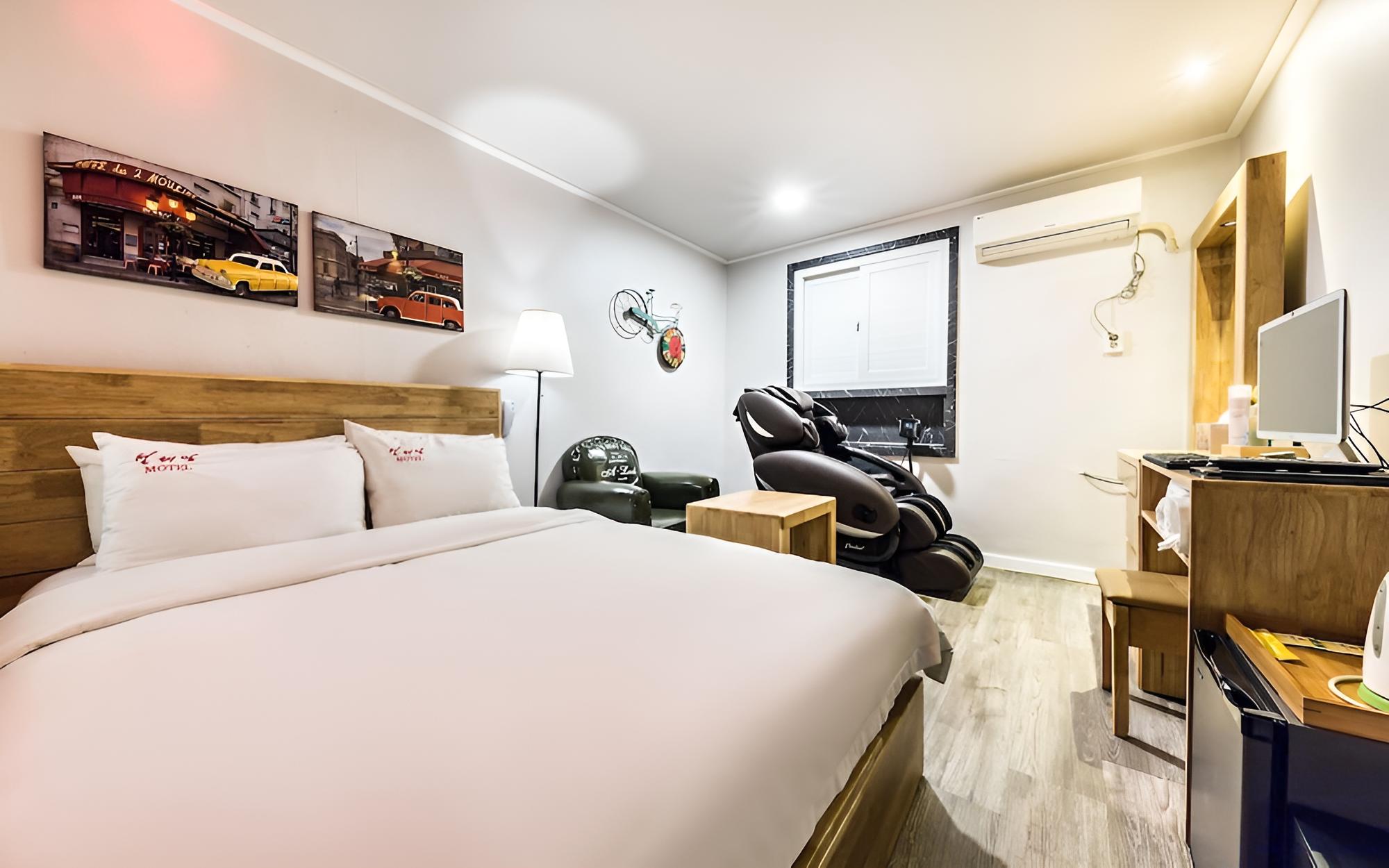 Room (Massage Chair Room (Bathtub Netflix A) - Photo 6