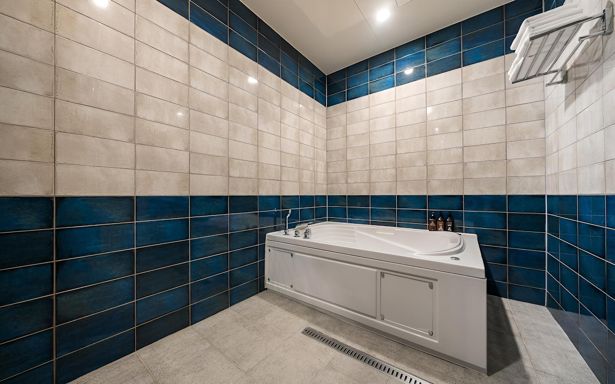 Room (Royal Suite (room random assignment)) - Photo 8