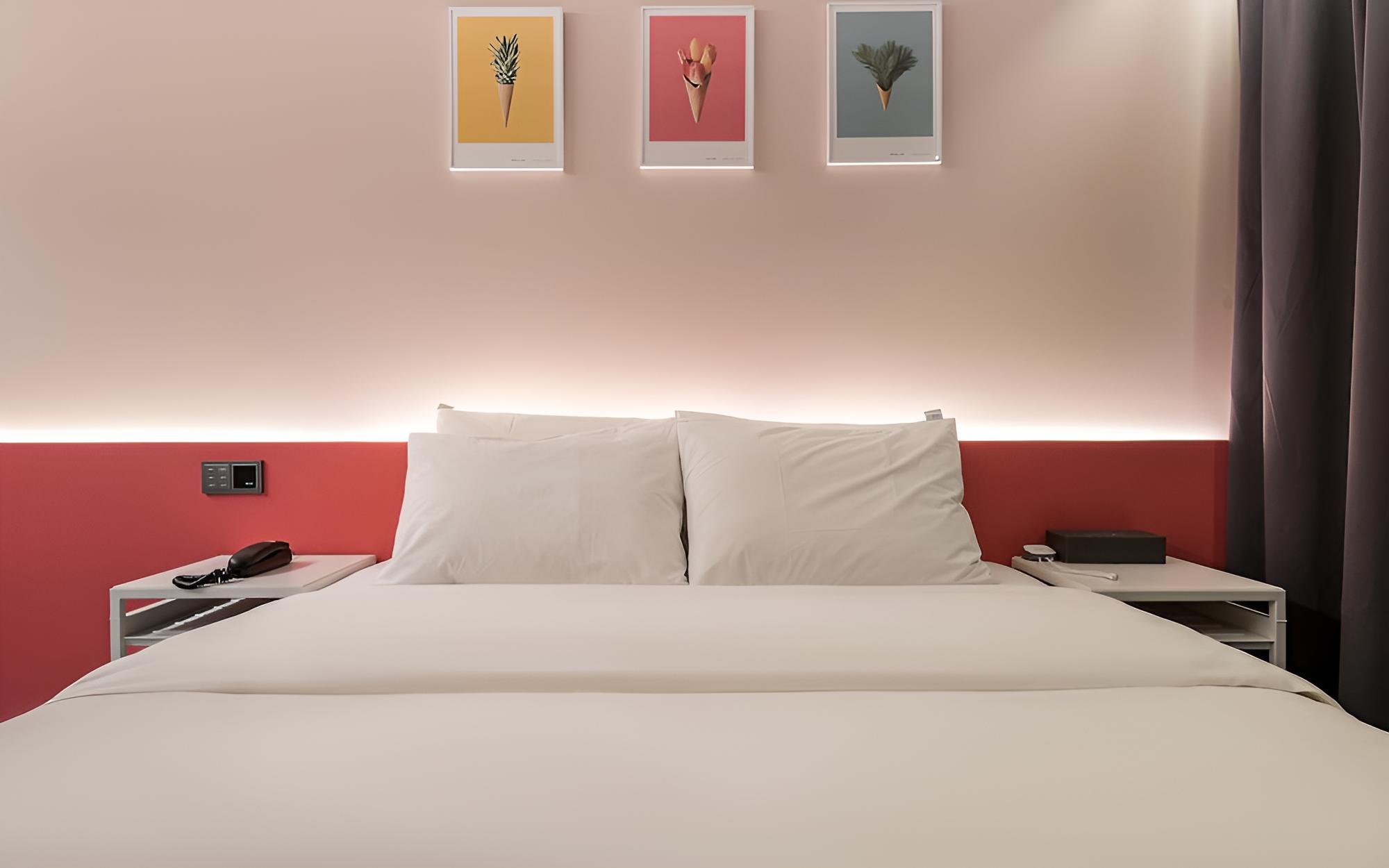 Room (Standard Double (Walking only Netflix)
