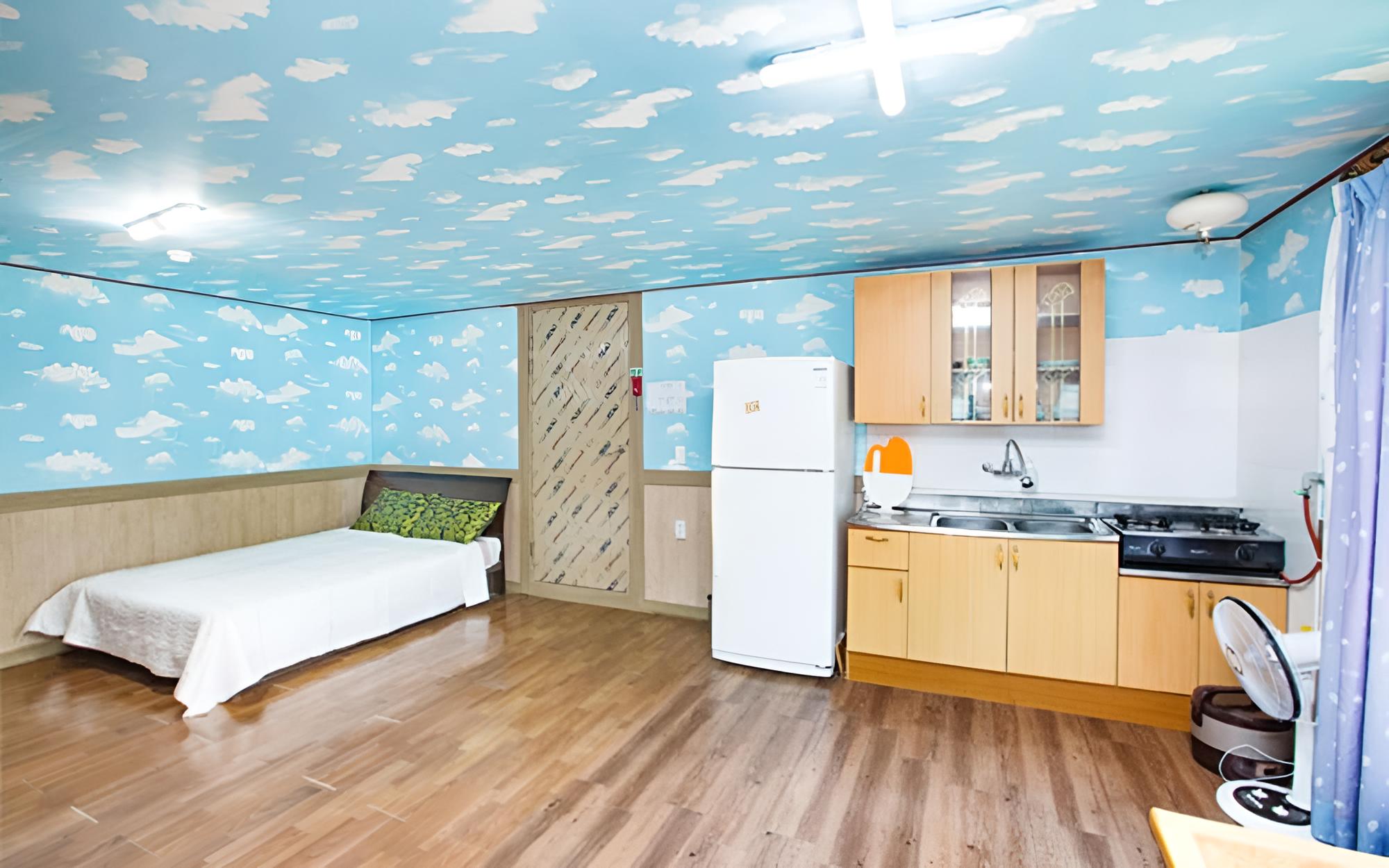 Room (Ondol 10-person room (kitchen facilit)