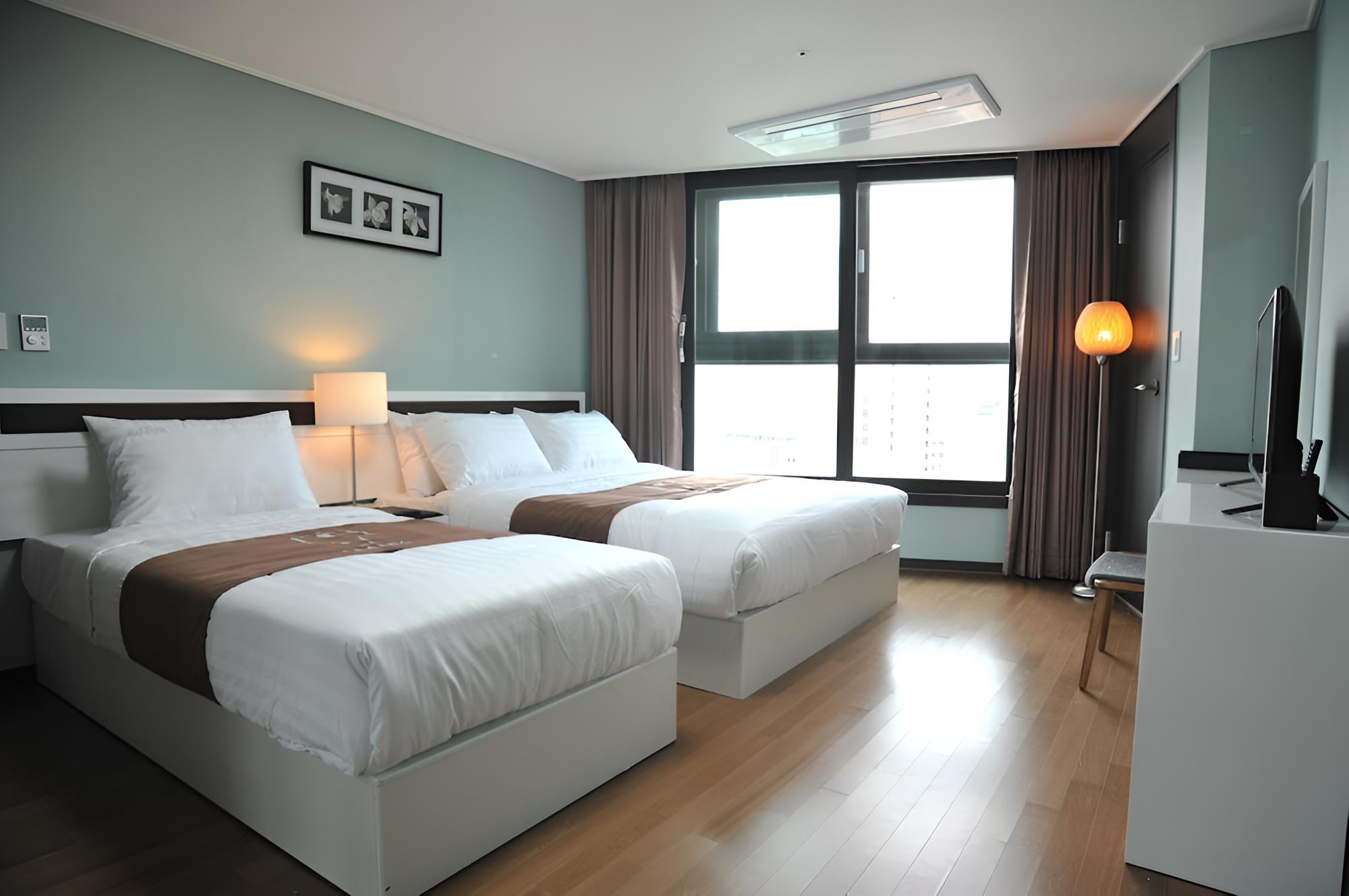M Suite Twin Room