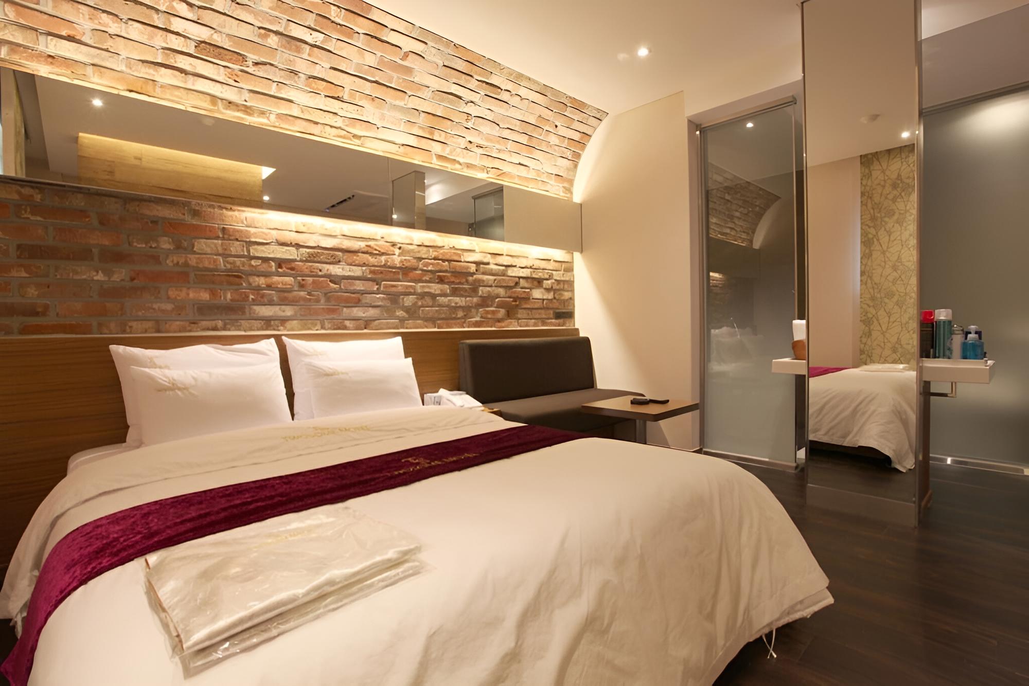 Room (Standard Room C) - Photo 4