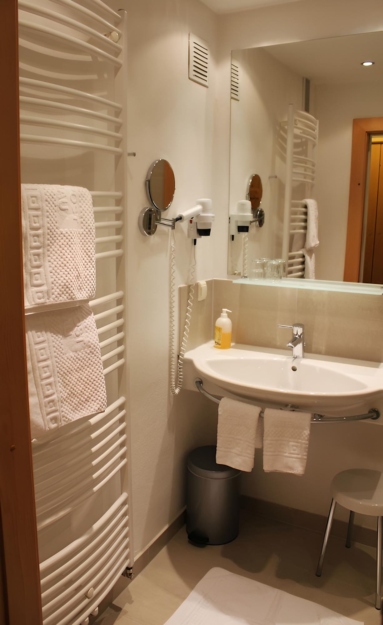 Standard Double Room Single Use, Mountain View photo 2