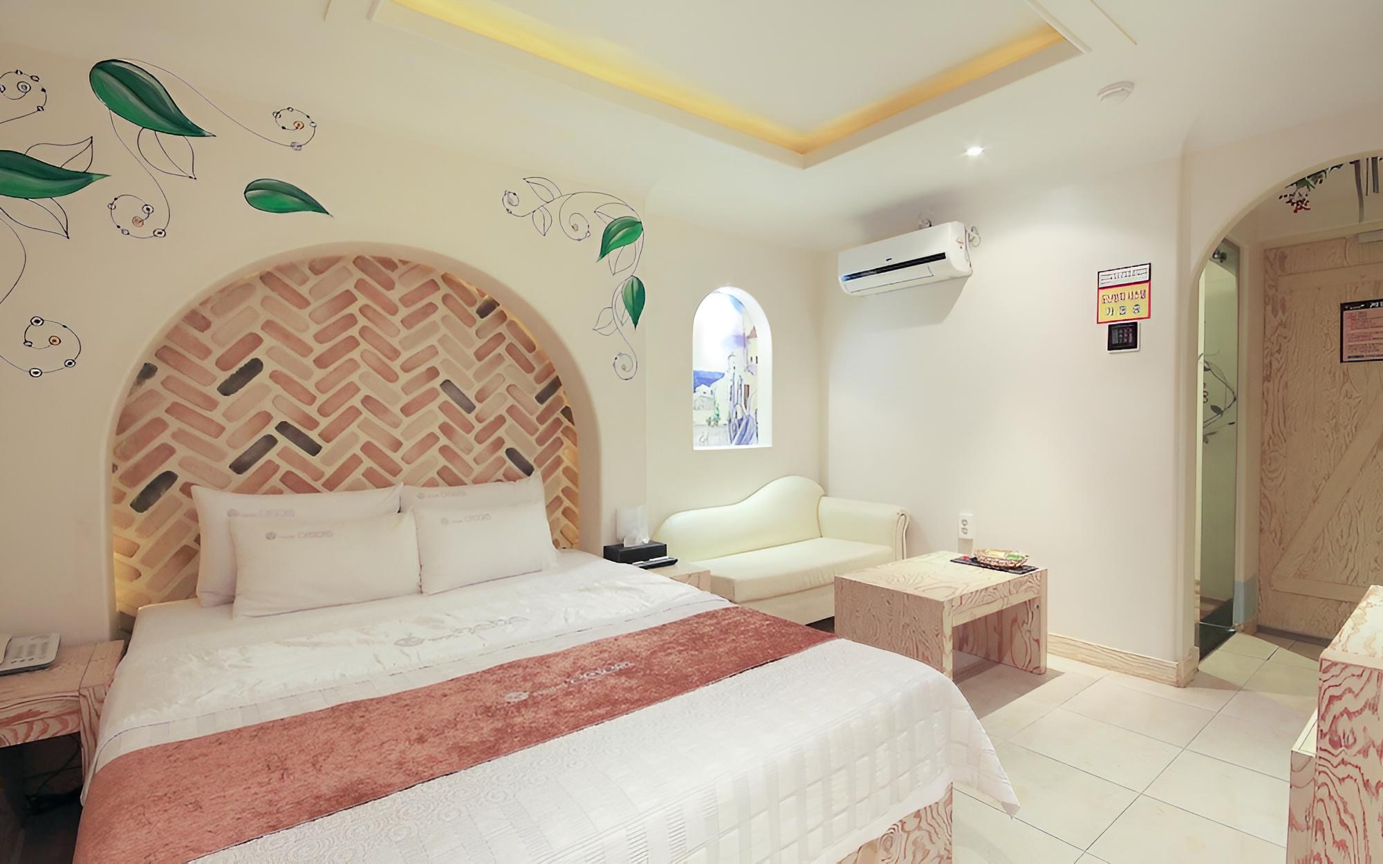 Room (Standard Room (OTT))