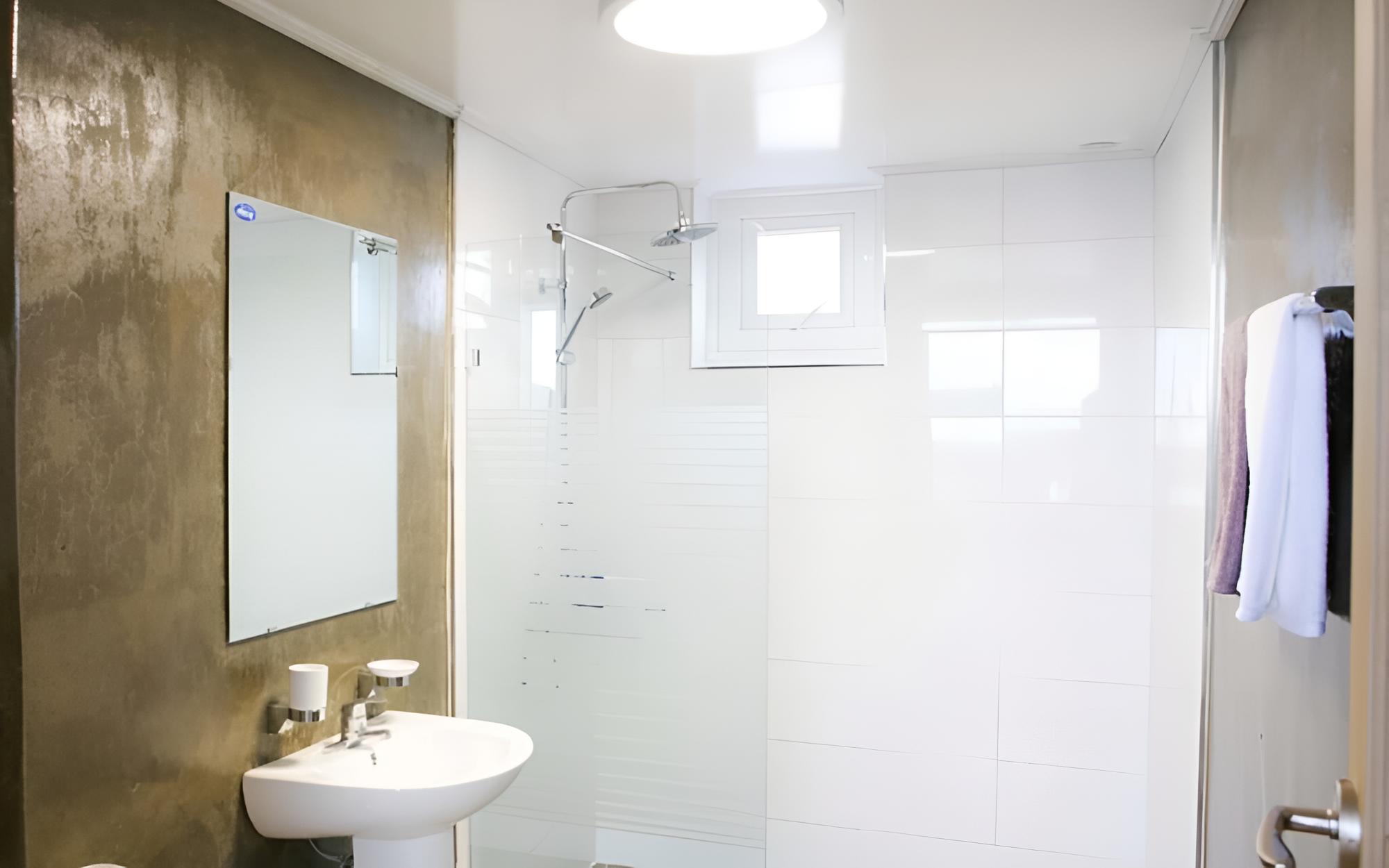 Room (Pogny room (2-3 person room))