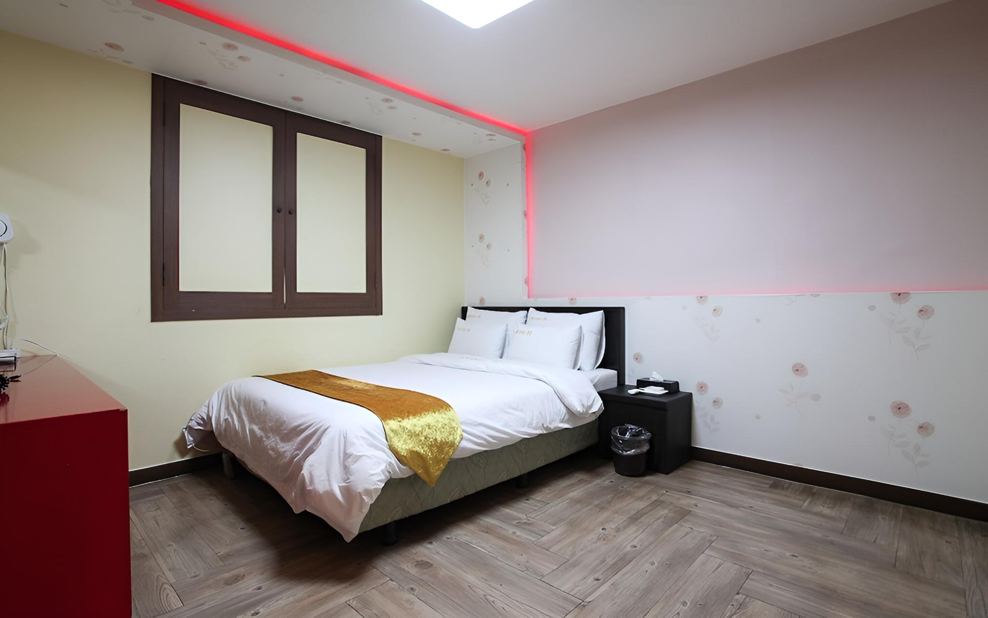Room (Standard (Netflix))