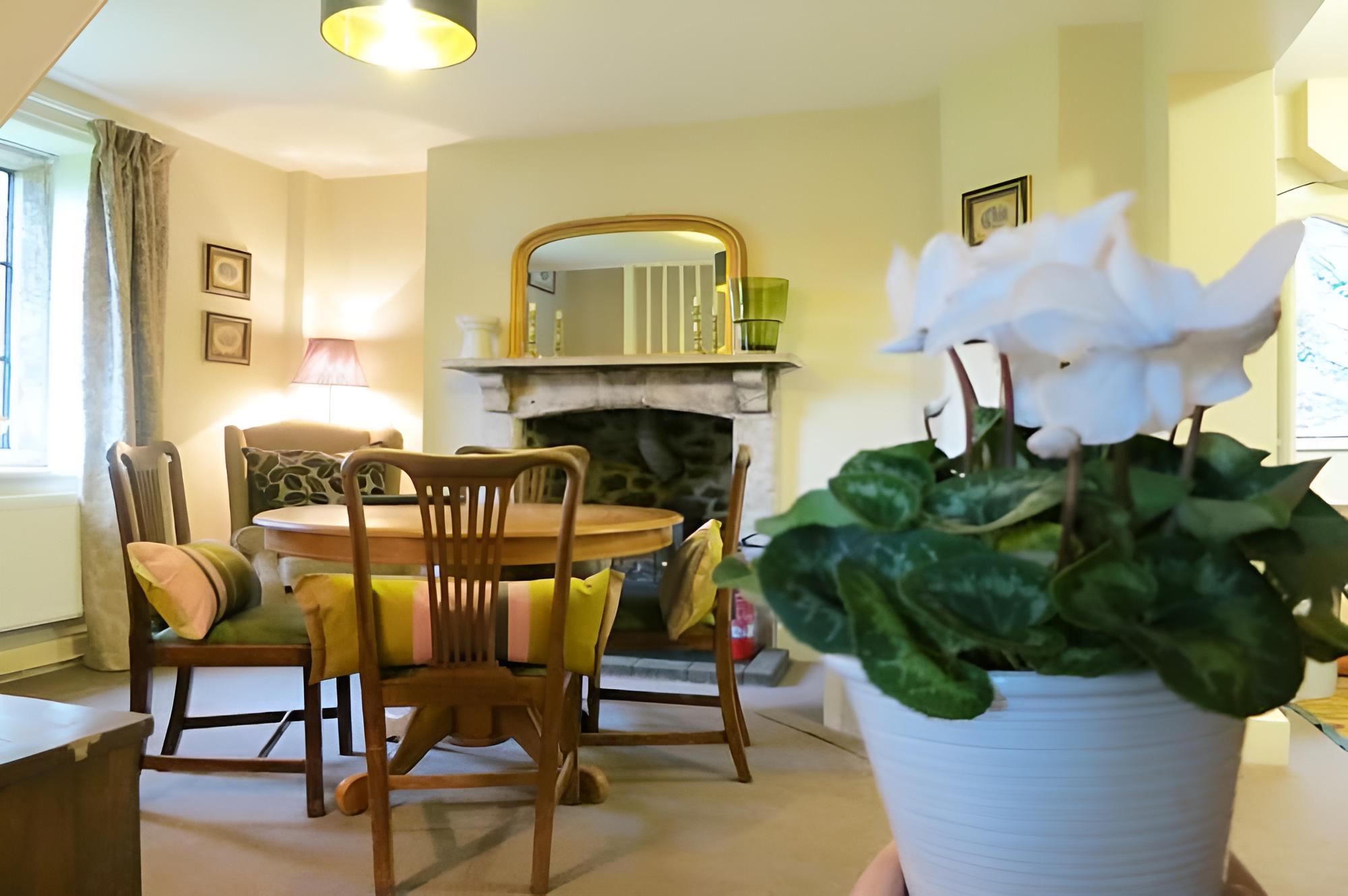 Cabin, 2 Bedrooms, Private Bathroom (Gate House Lodge)