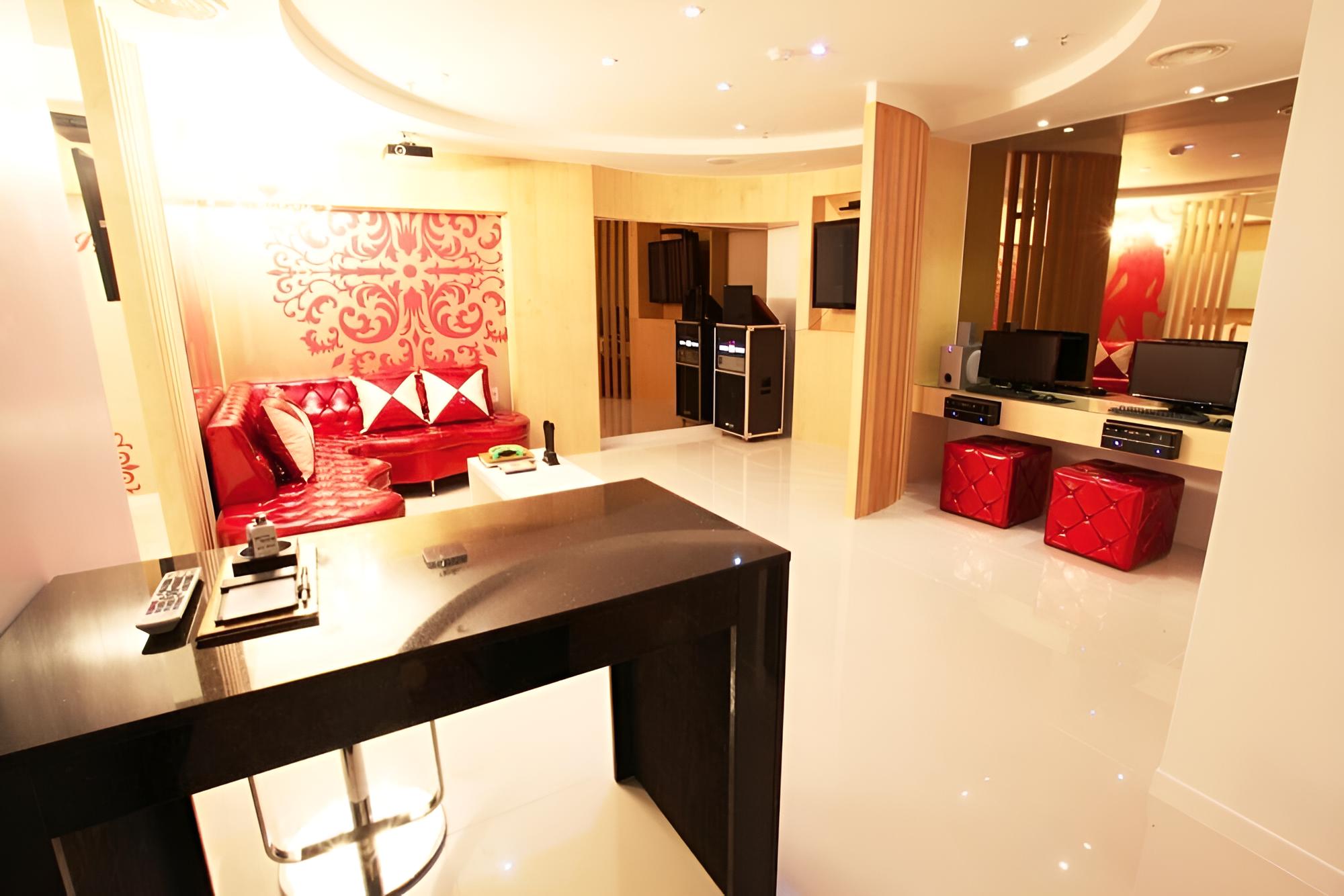 Room (Event Room (Netflix available)) photo 1