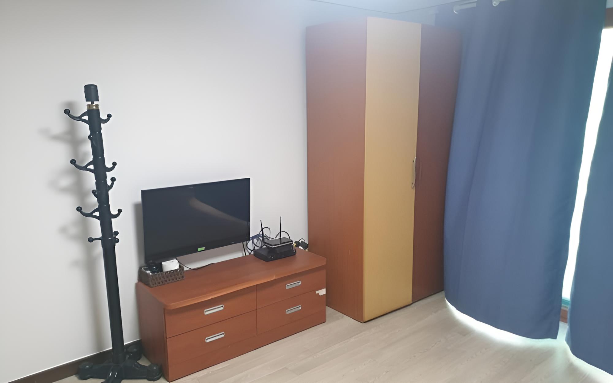 Room (Family Room 104)