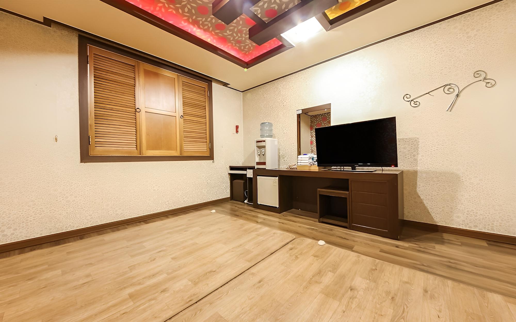 Room (Korean)