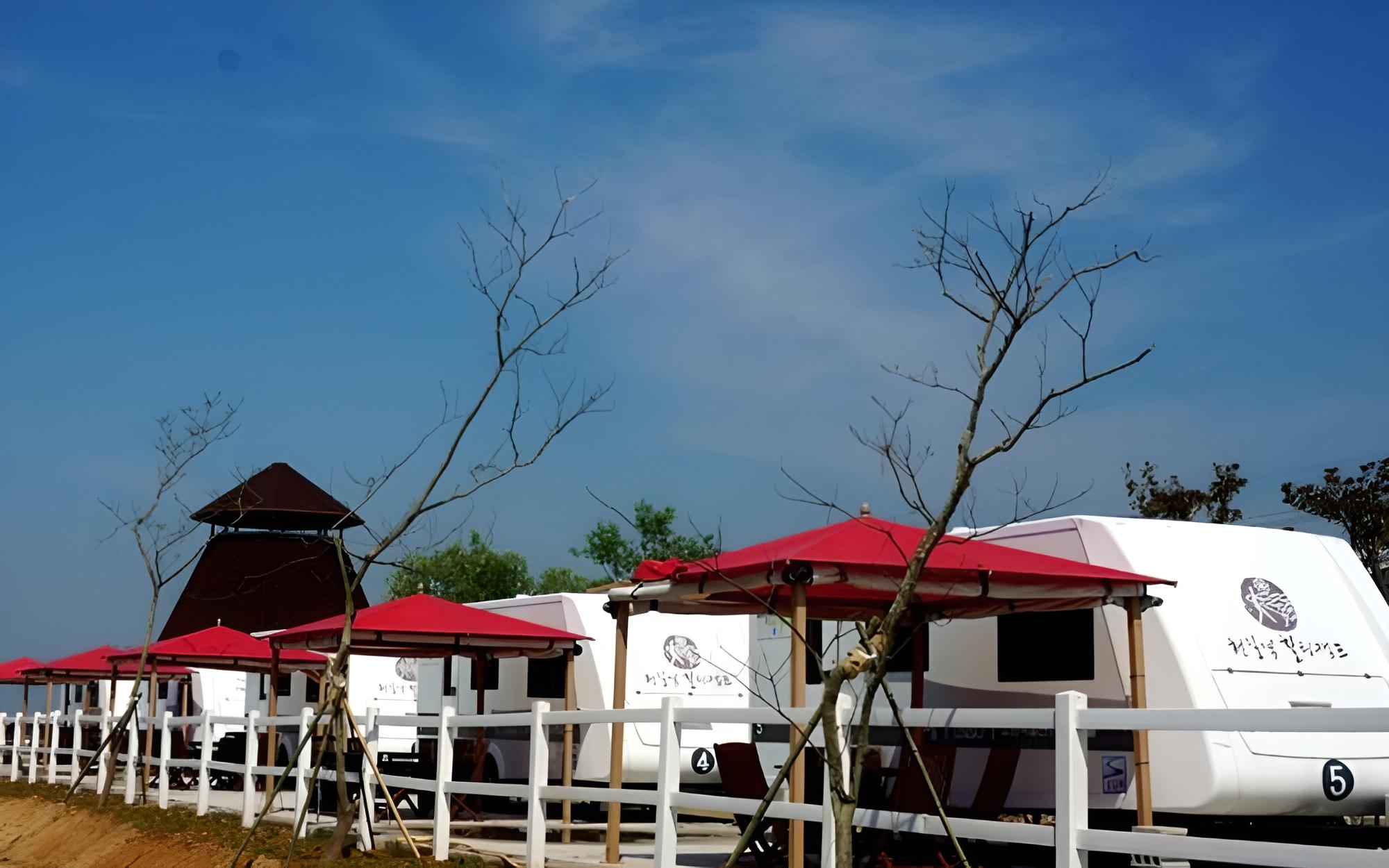 Room (Family caravan)